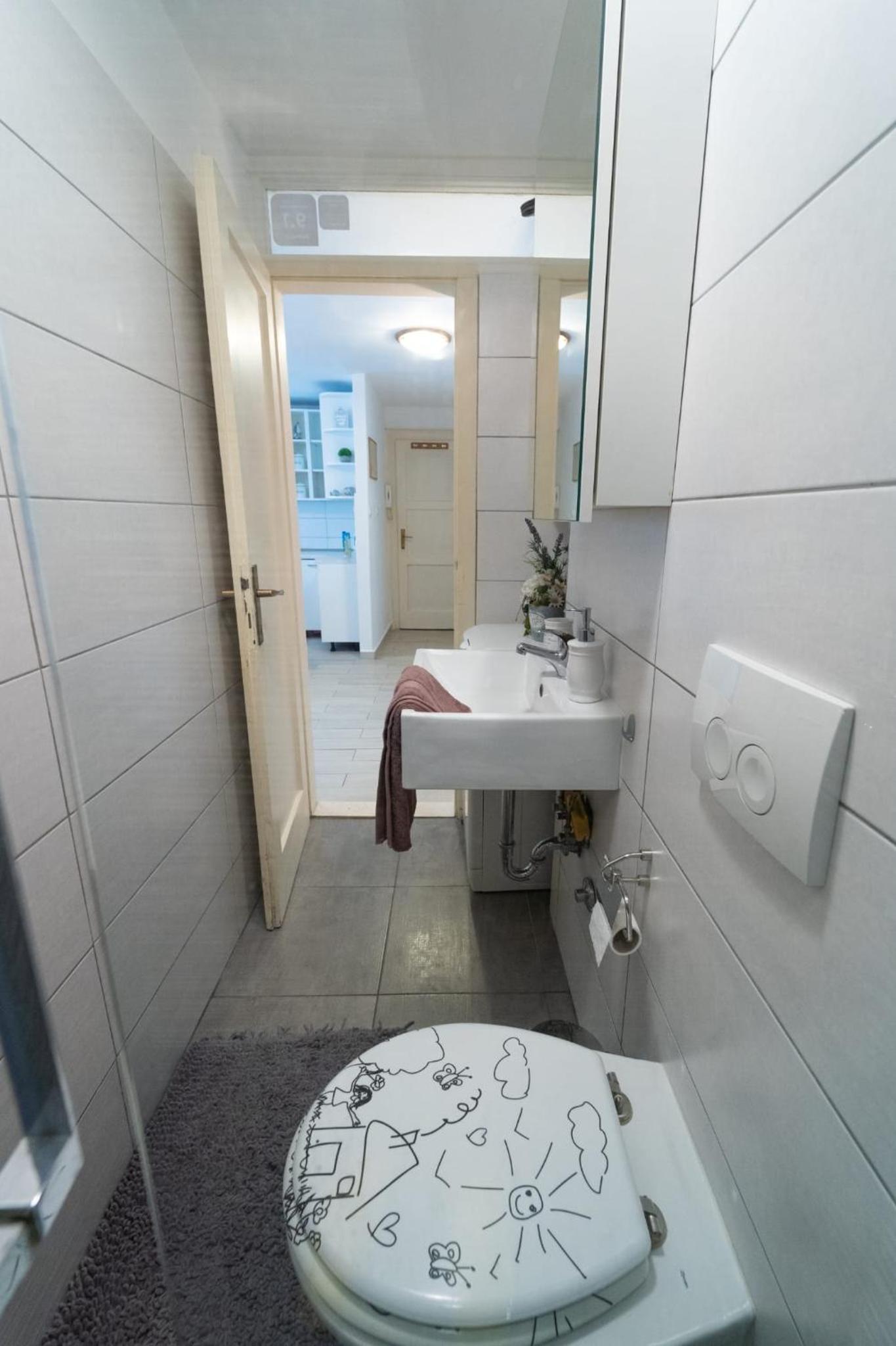 One-Bedroom Apartment - Photo 16
