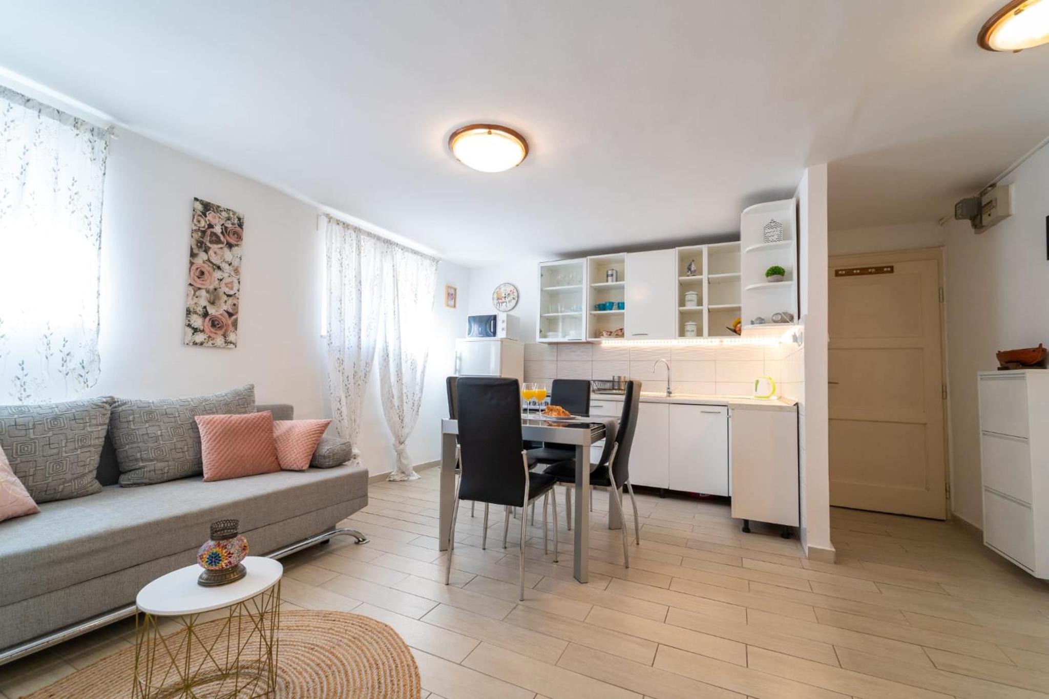 One-Bedroom Apartment - Photo 15