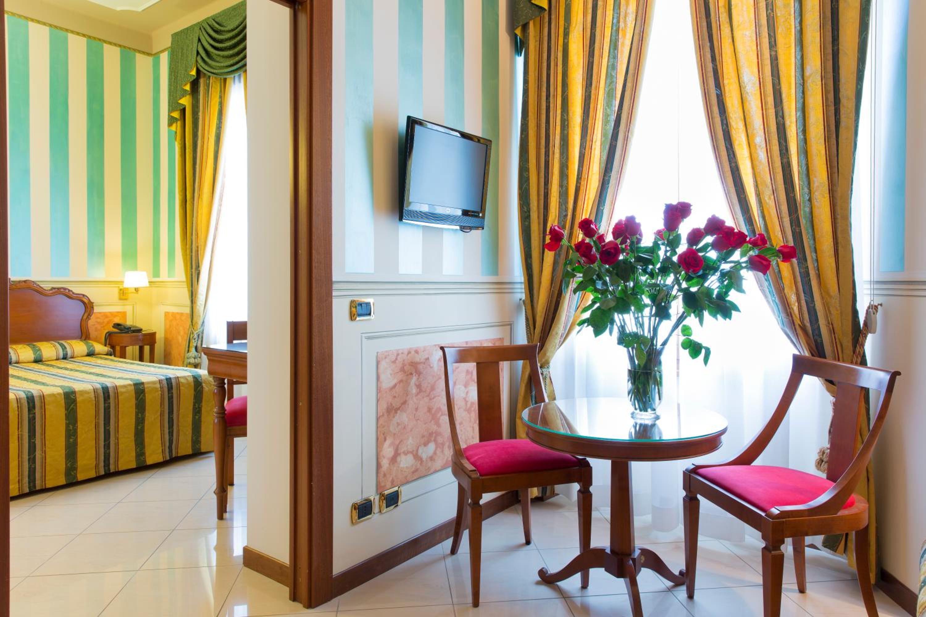 Suite - Photo 3