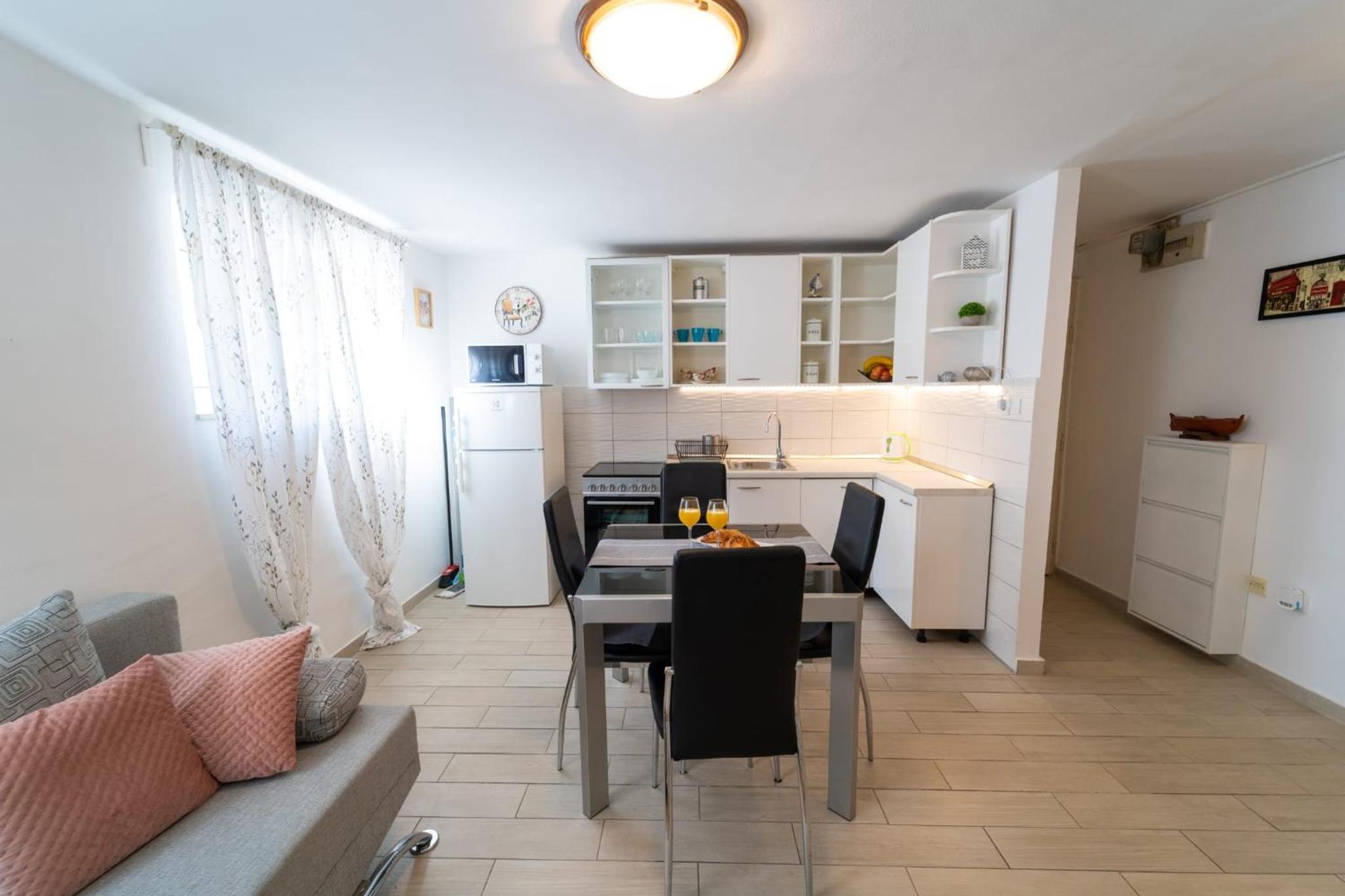 One-Bedroom Apartment - Photo 14