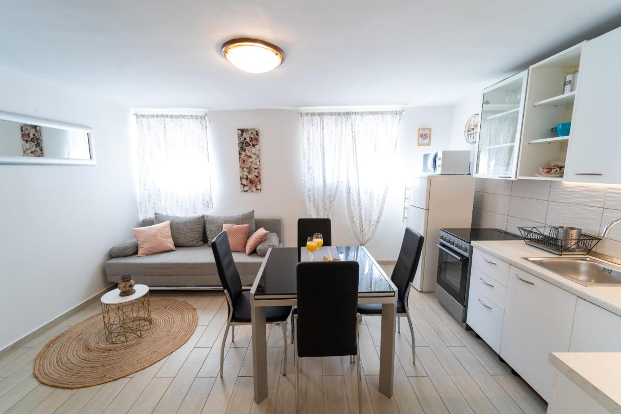 One-Bedroom Apartment - Photo 13