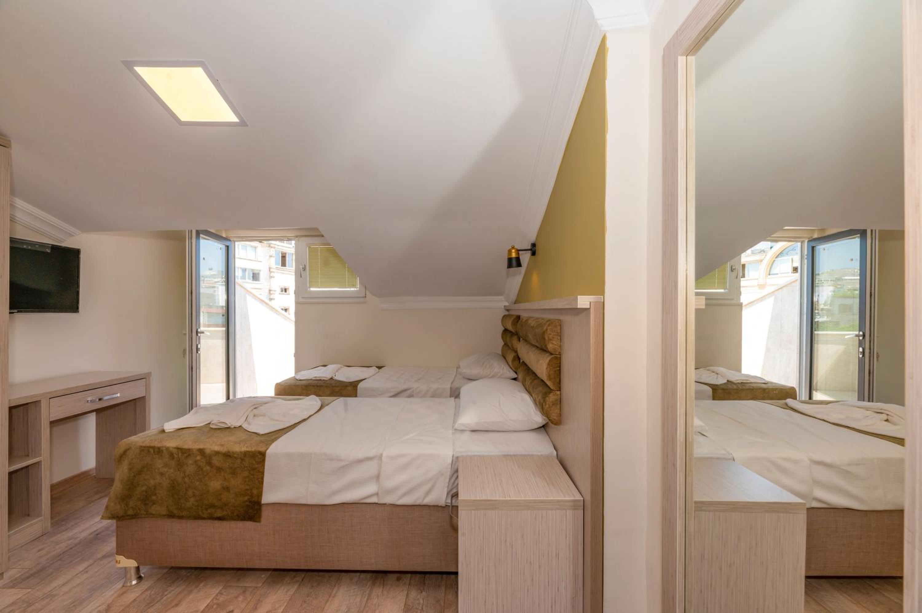 Twin Room with Balcony photo 1