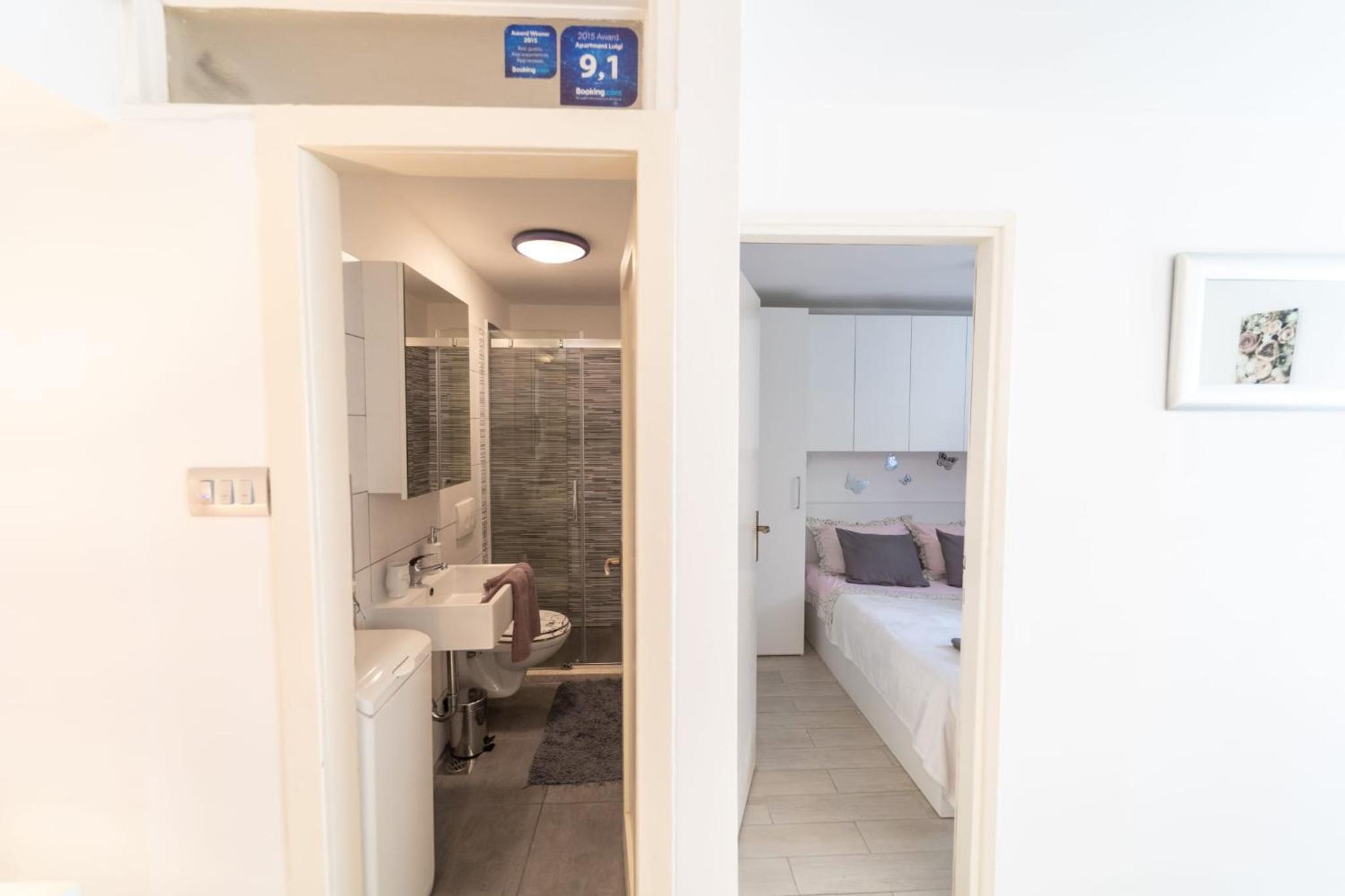 One-Bedroom Apartment - Photo 1