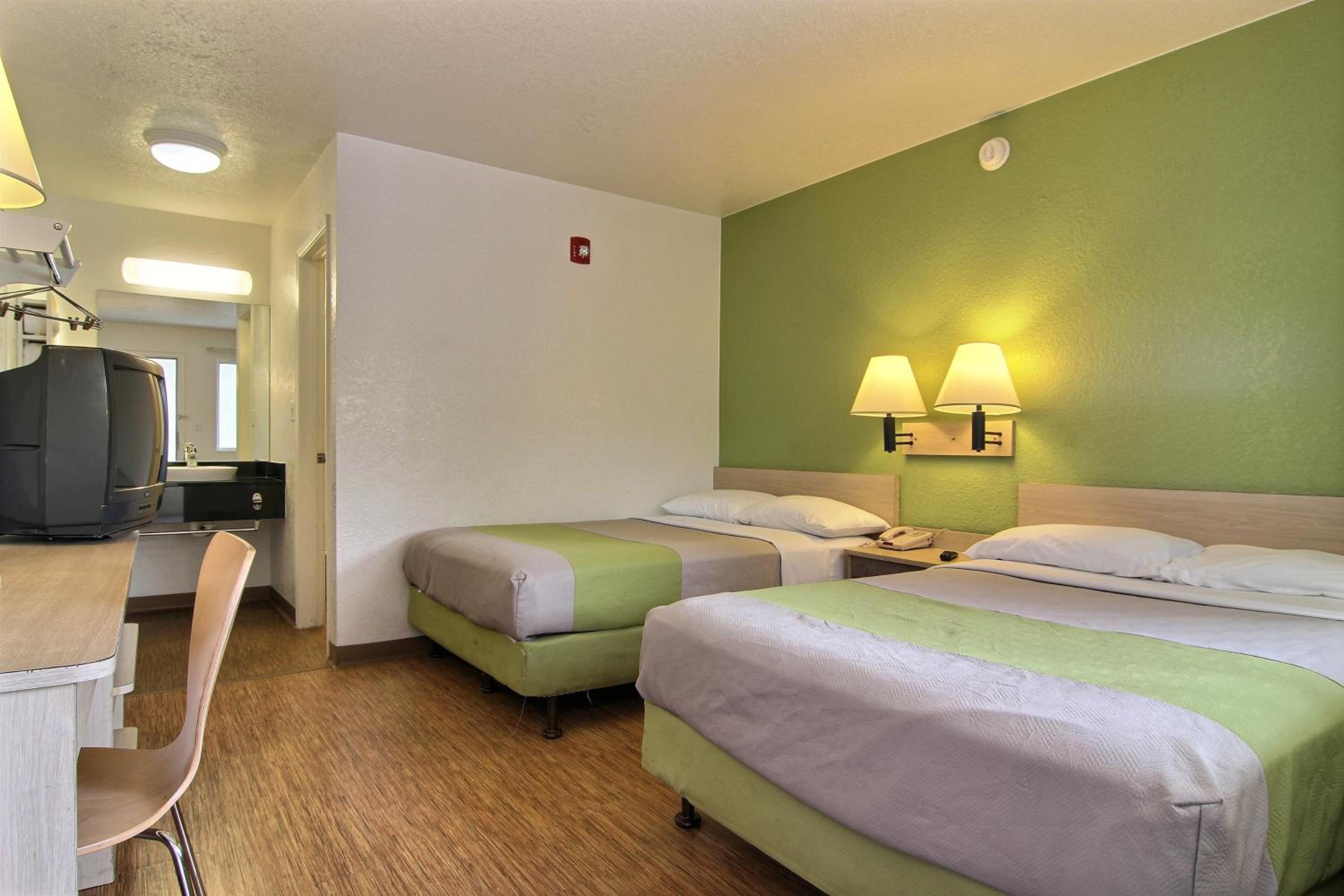 Deluxe Quadruple Room - Non-Smoking