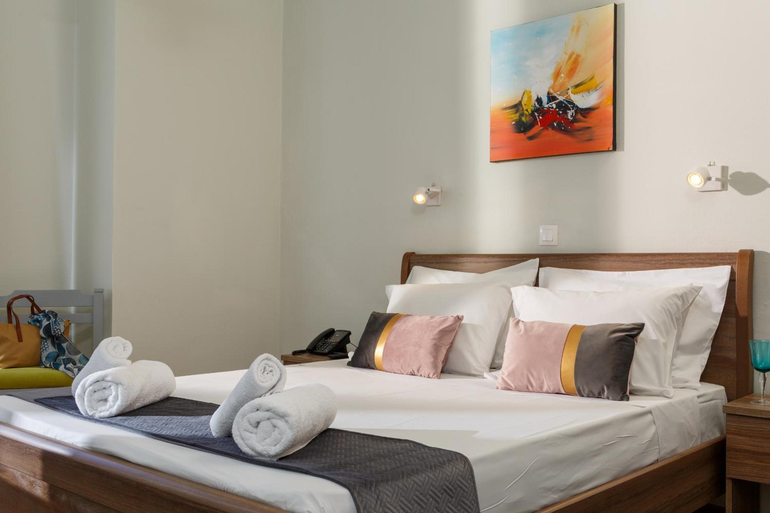 Double or Twin Room - Photo 9