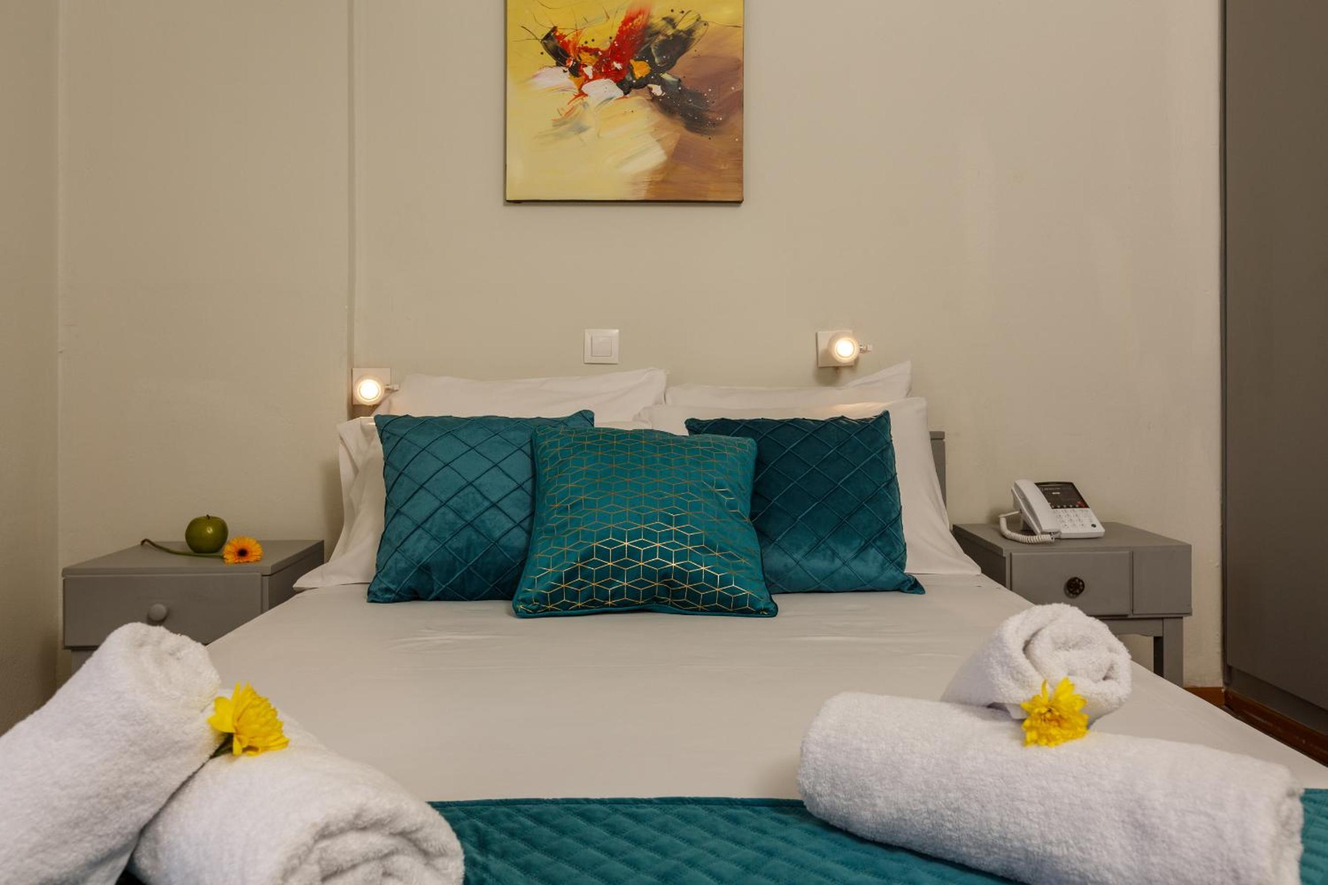 Double or Twin Room - Photo 2