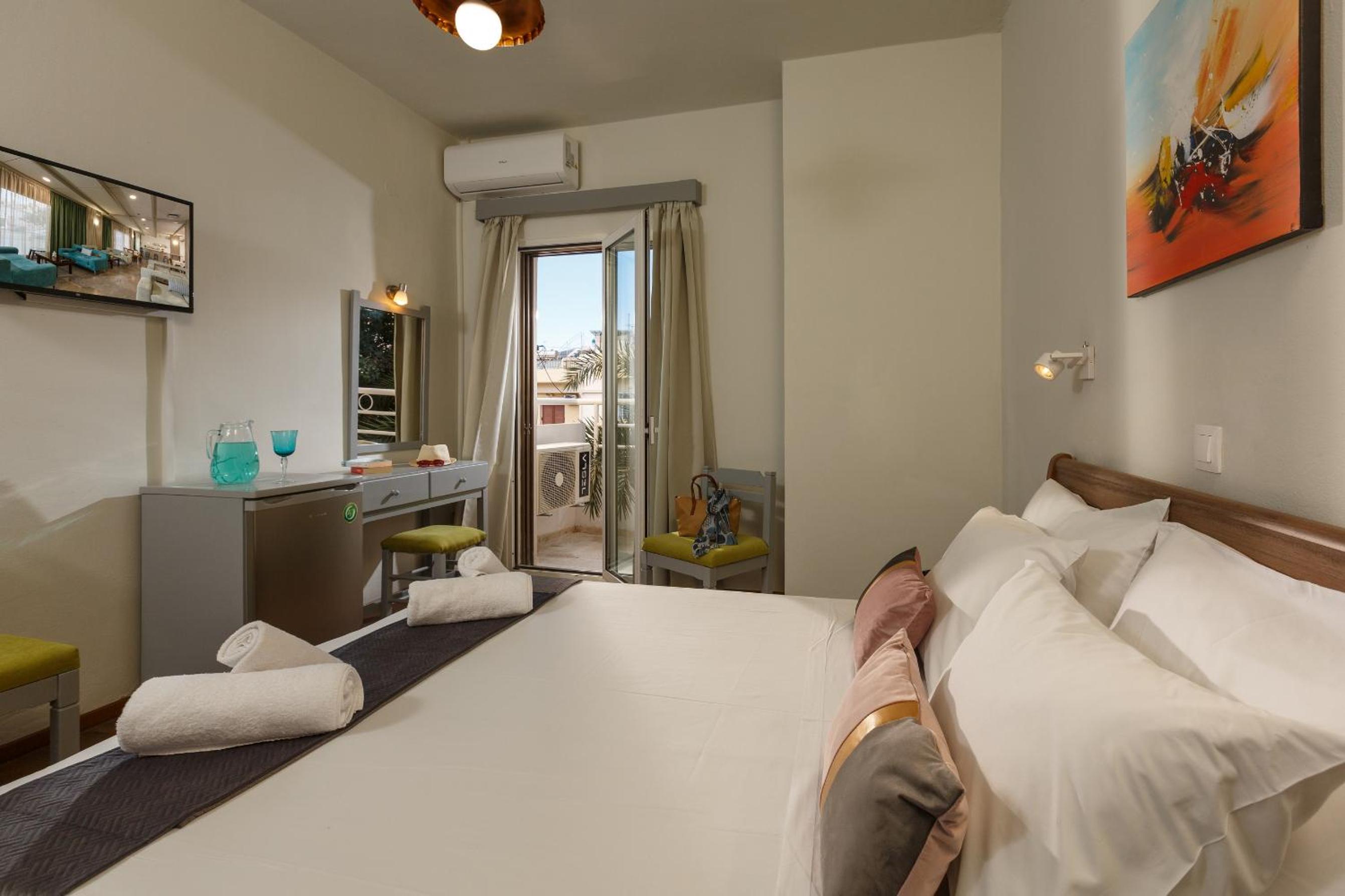 Double or Twin Room - Photo 7