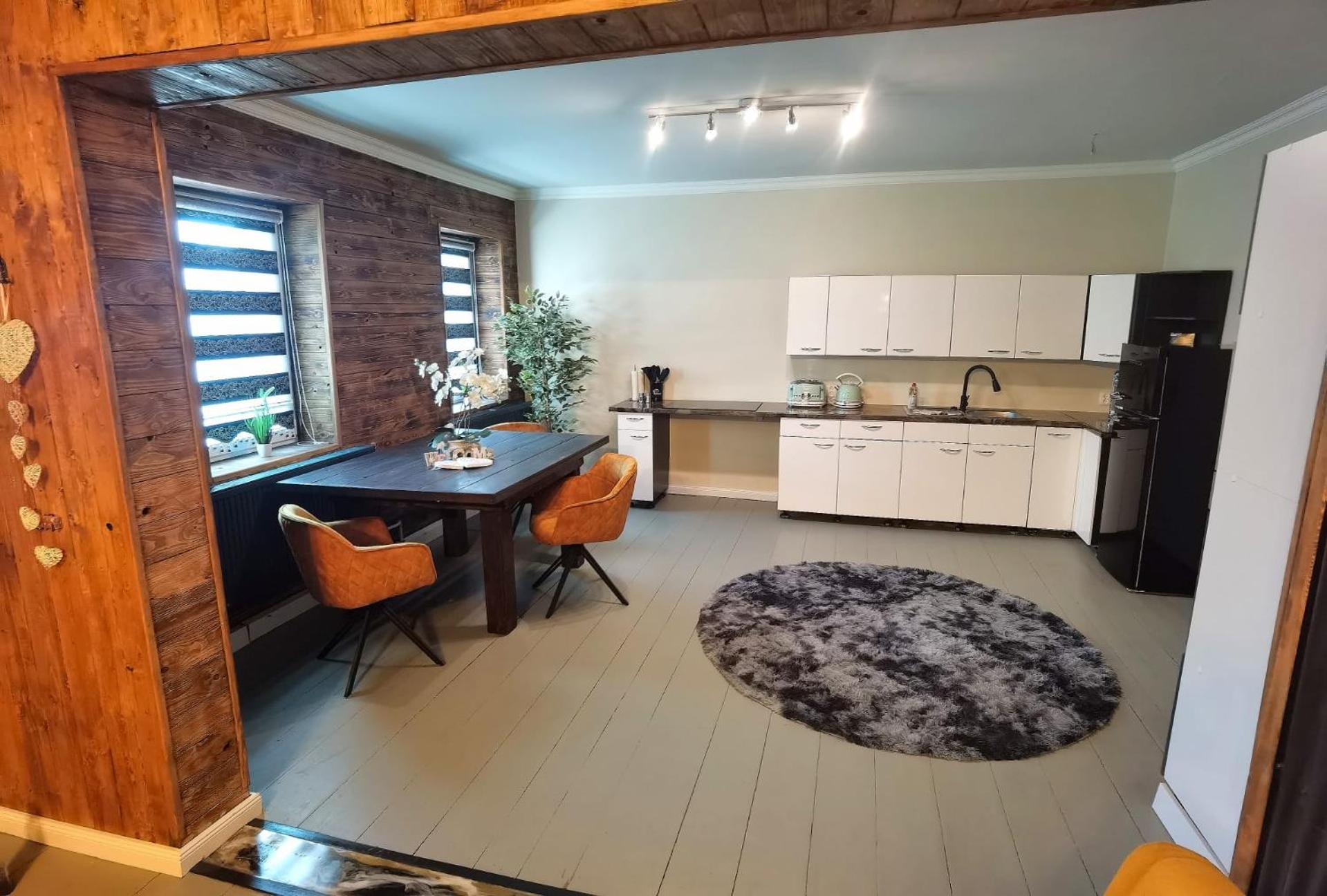 Family Room photo 3