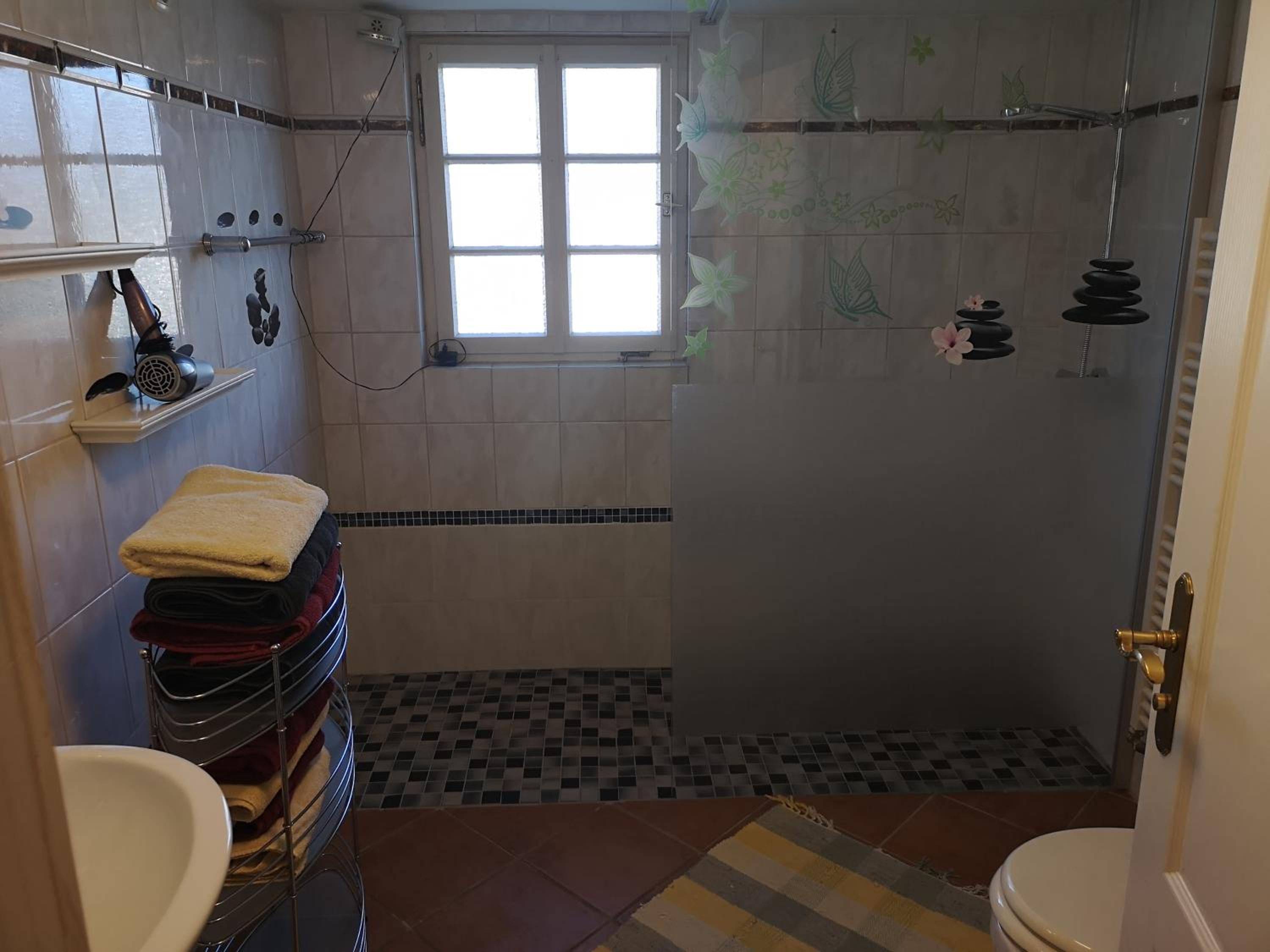 Two-Bedroom House - Photo 13