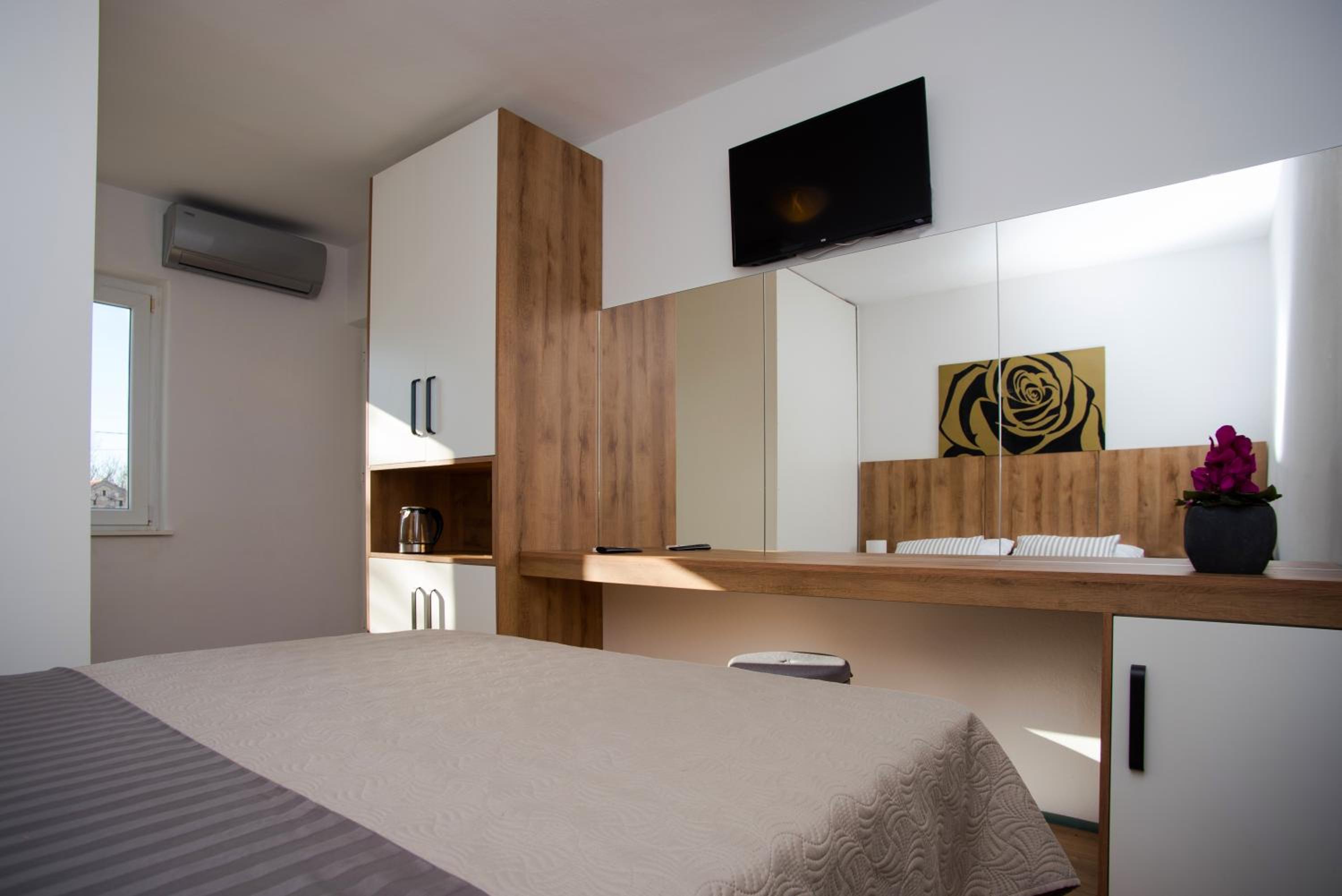 Three-Bedroom House photo 1