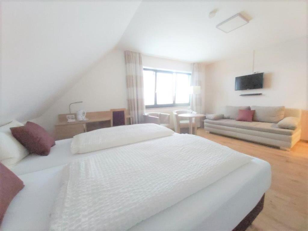Large Double Room photo 3