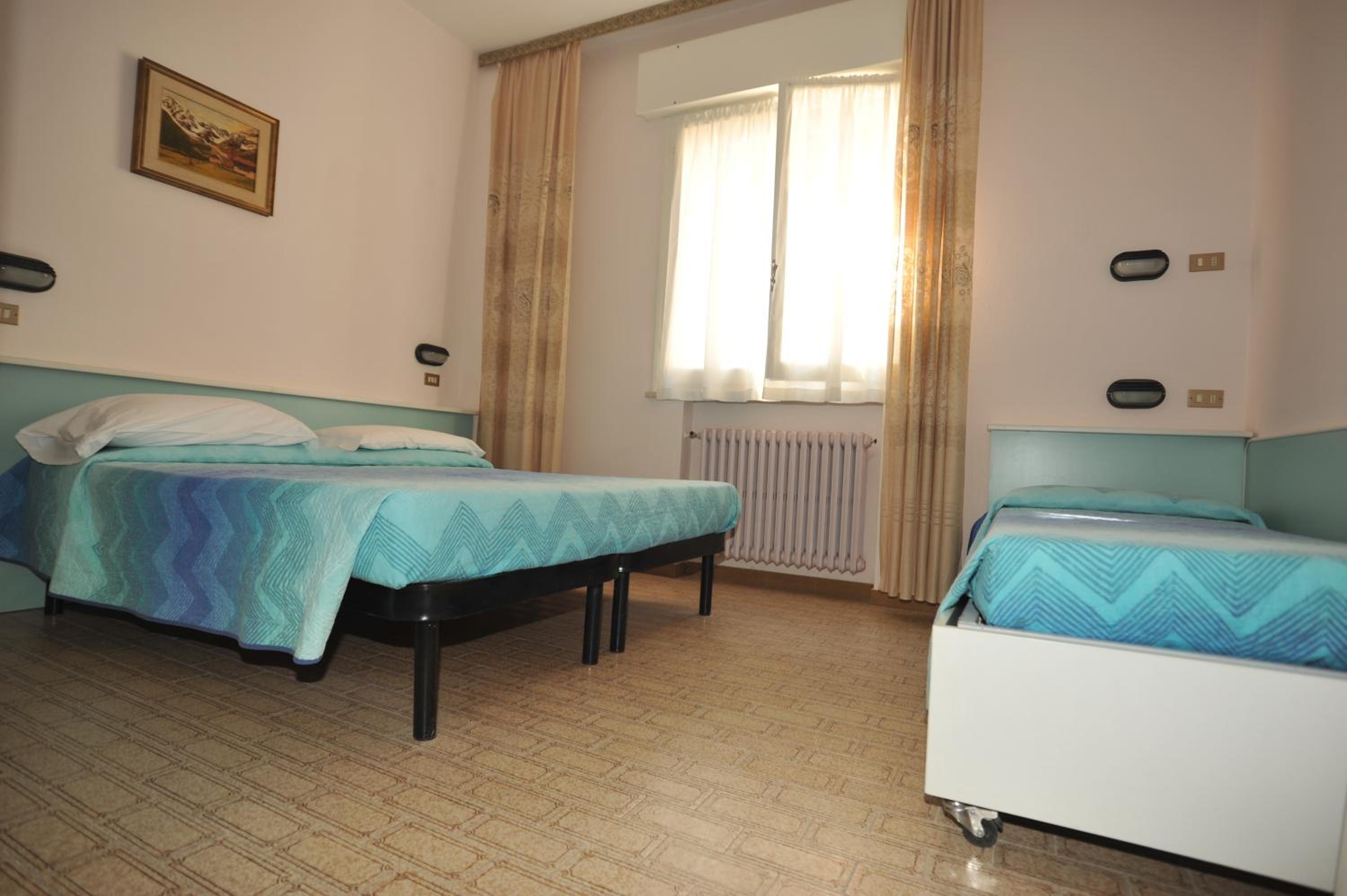 Classic Triple Room photo 2