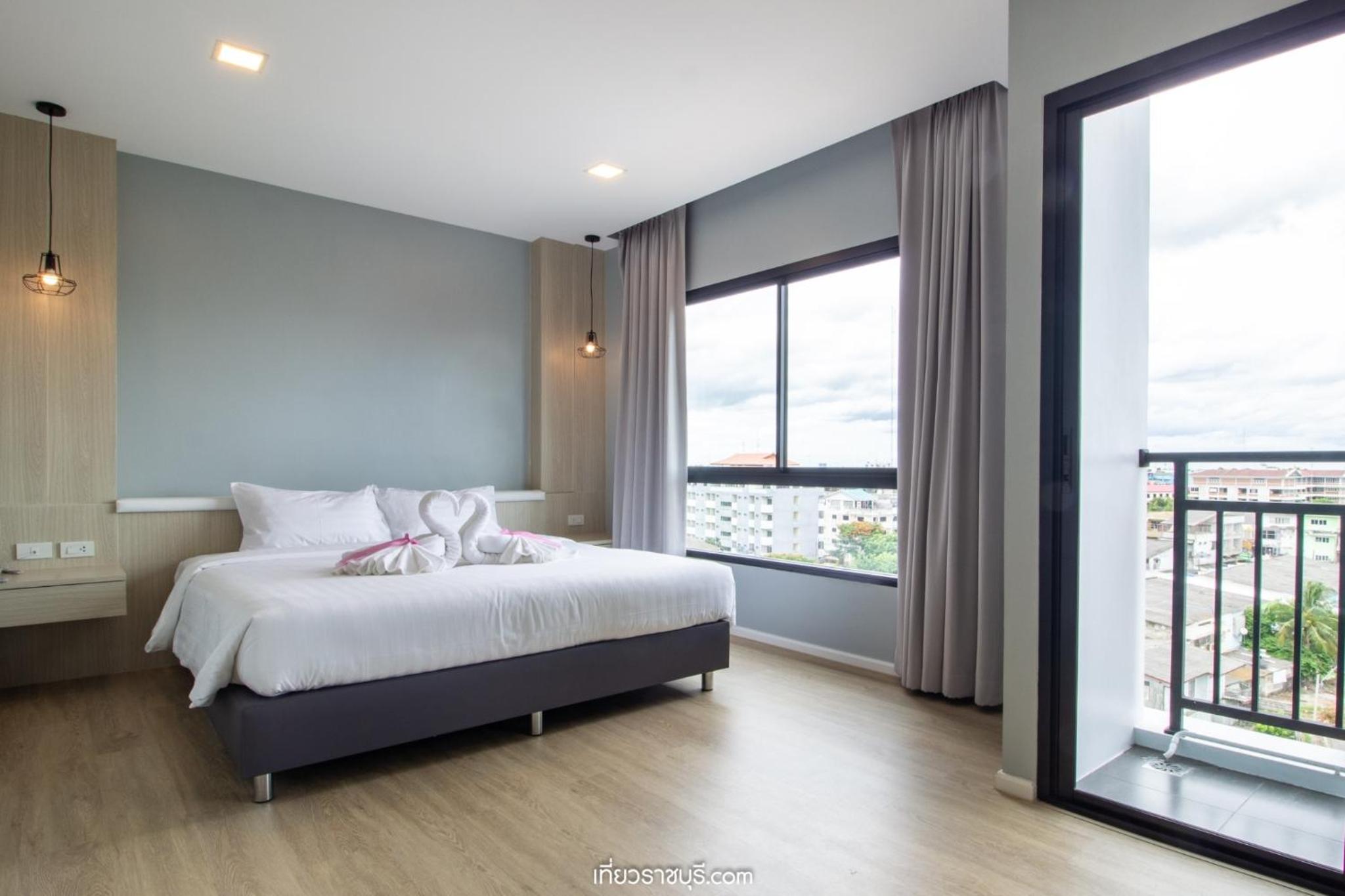 Deluxe King Room - Photo 4