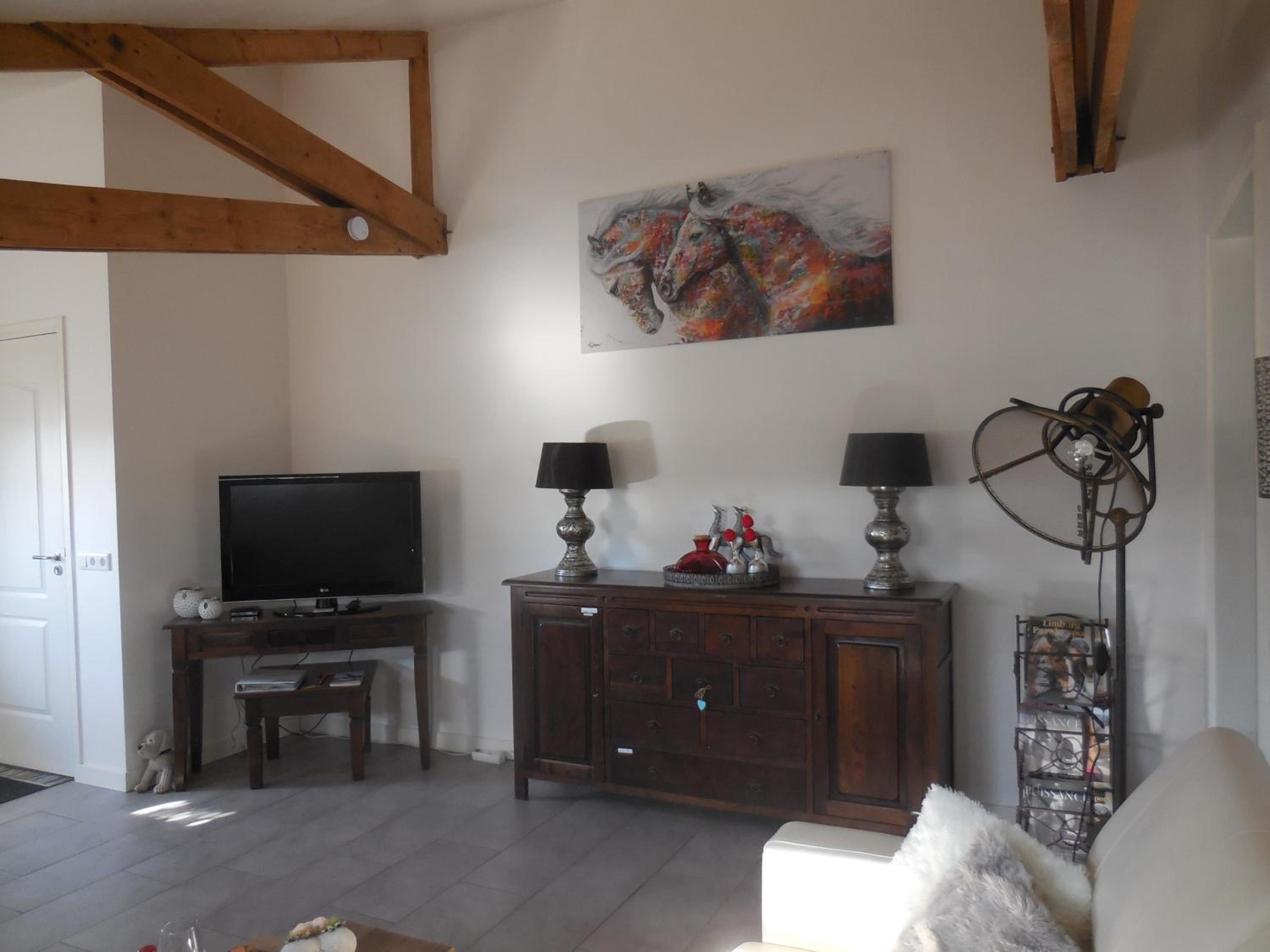 Deluxe Double Room with Shower - Photo 8