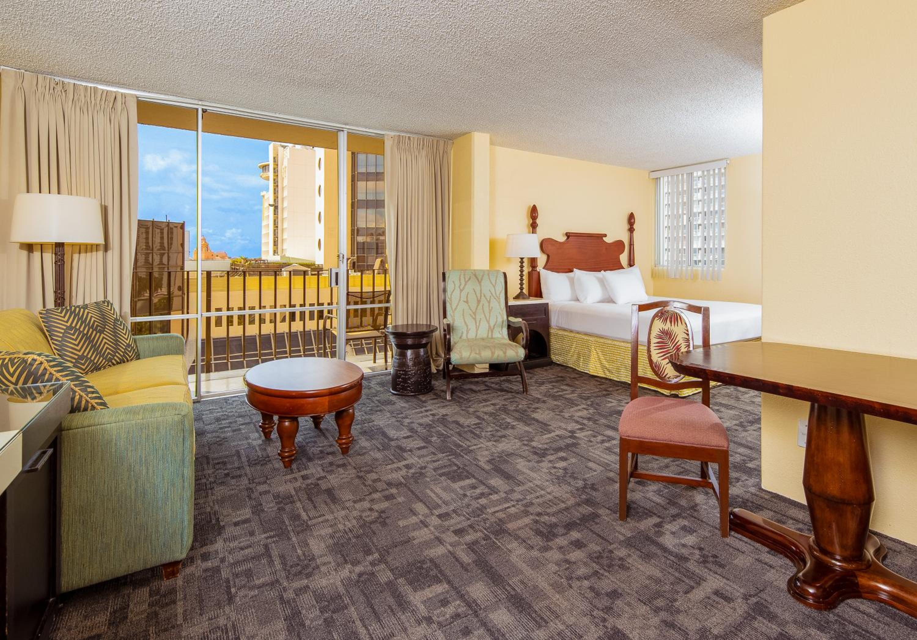 Sky View Residential Suite One King & Two Doubles with Kitchen