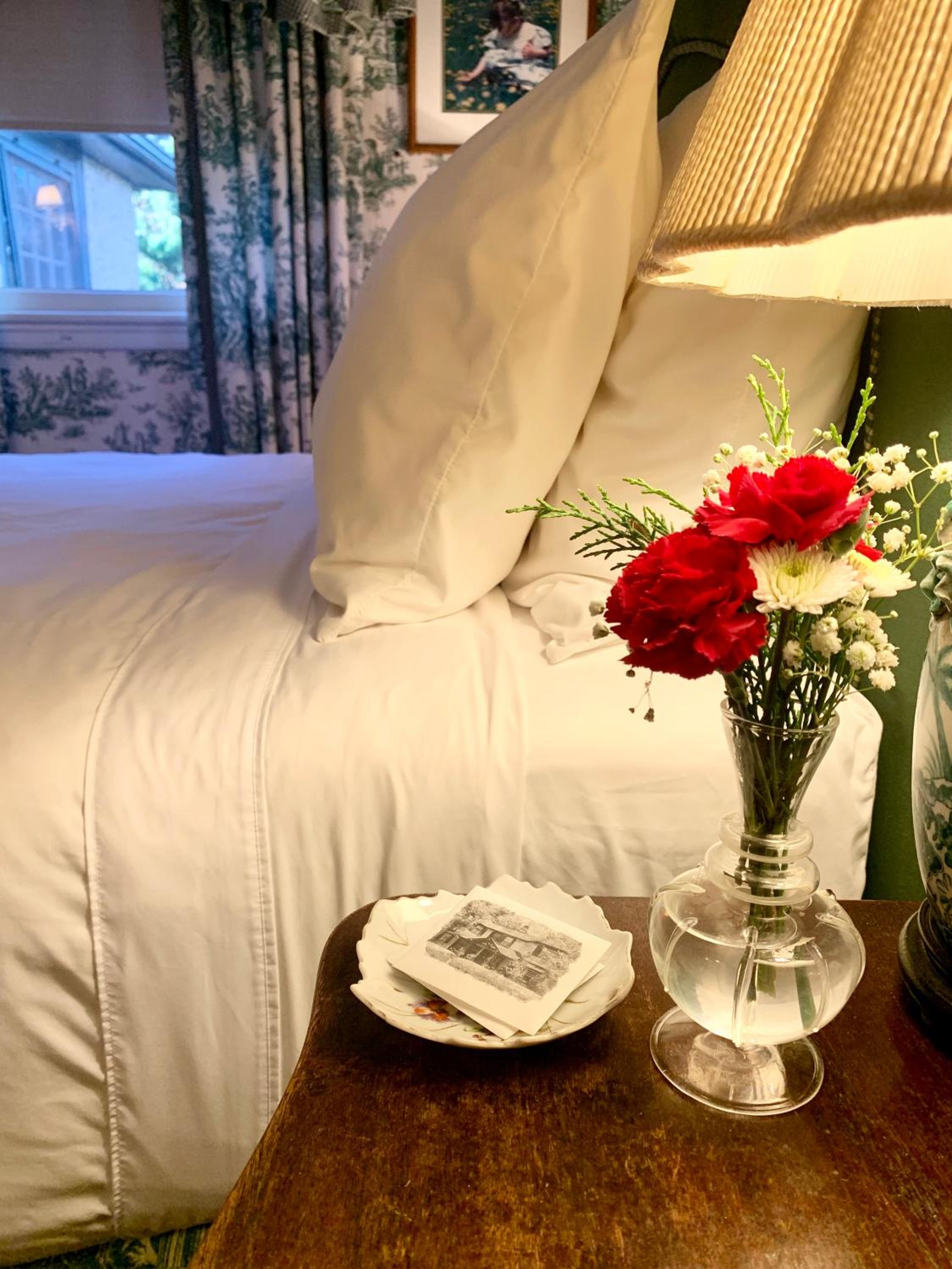 Queen Room photo 2