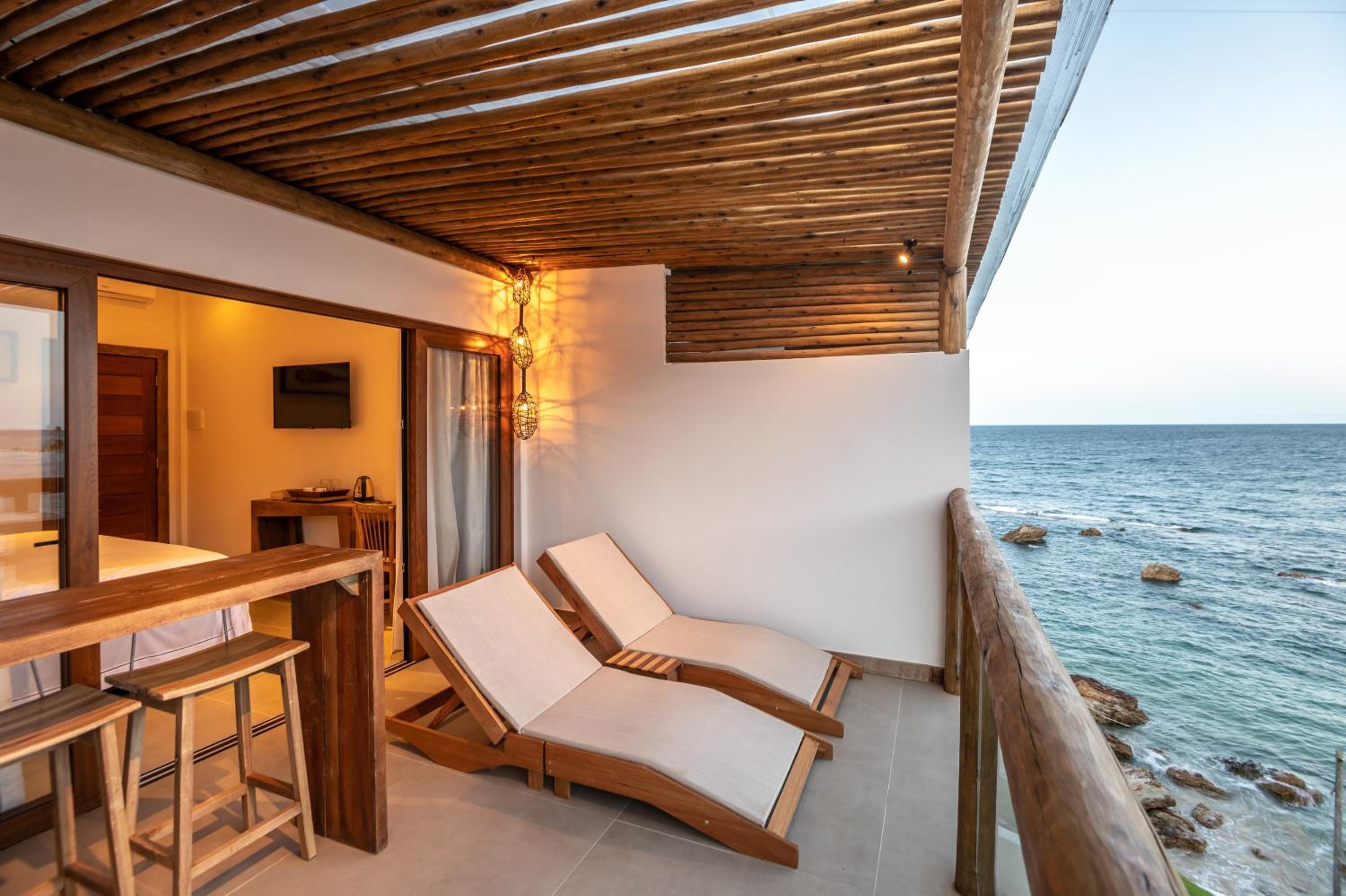 King Suite with Sea View - Photo 2