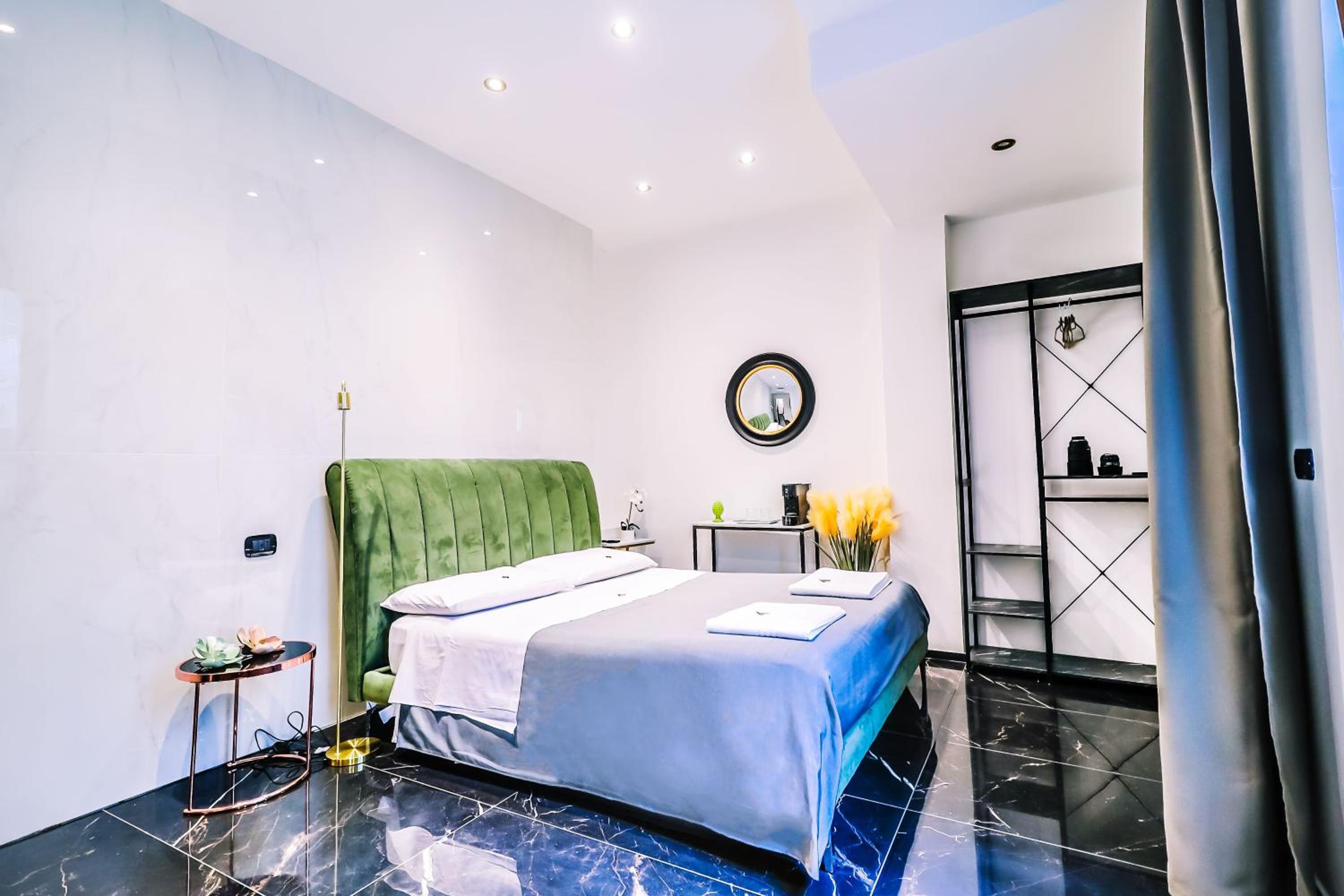 Deluxe King Room - Photo 1