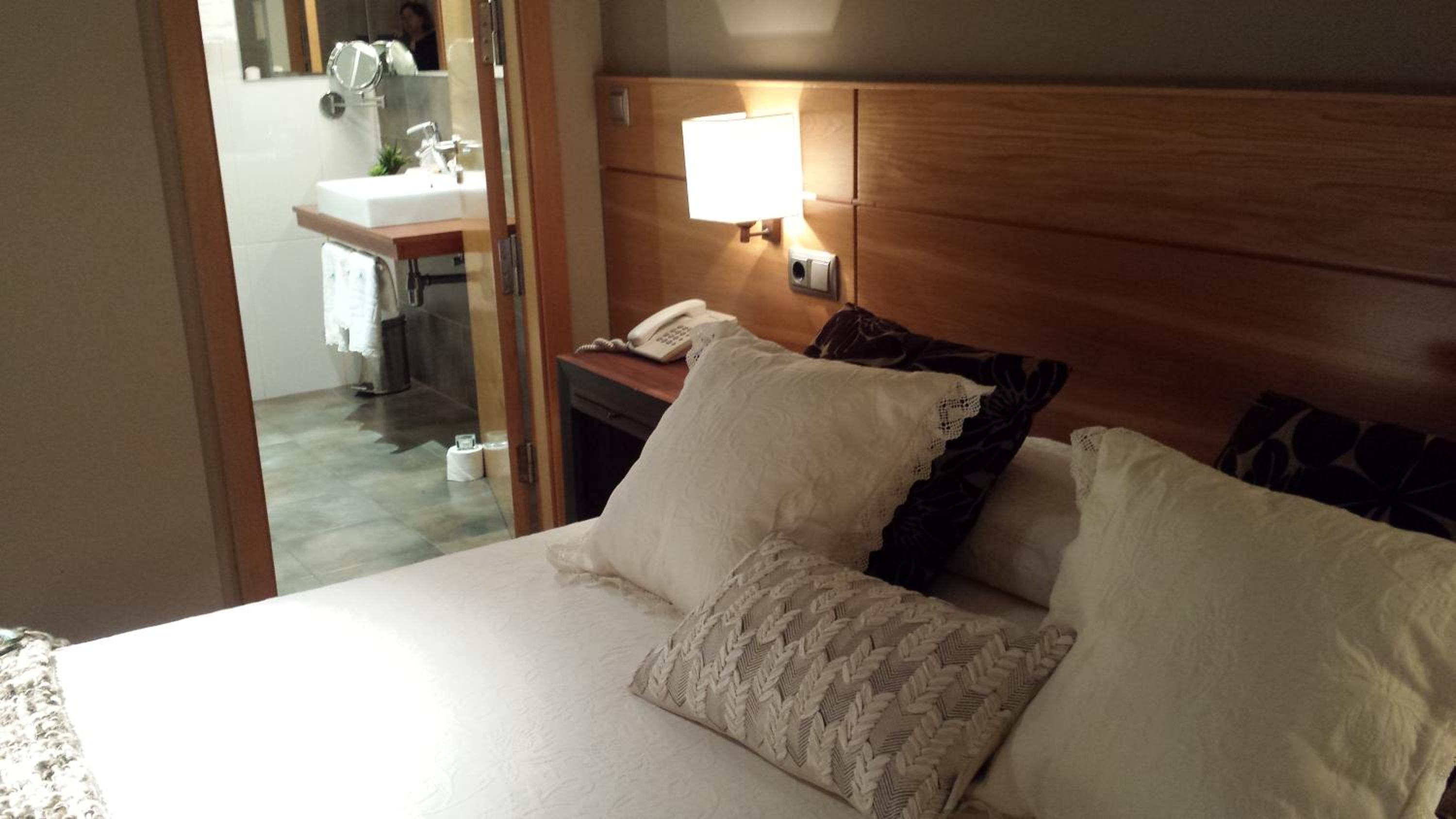Double or Twin Room - Photo 21
