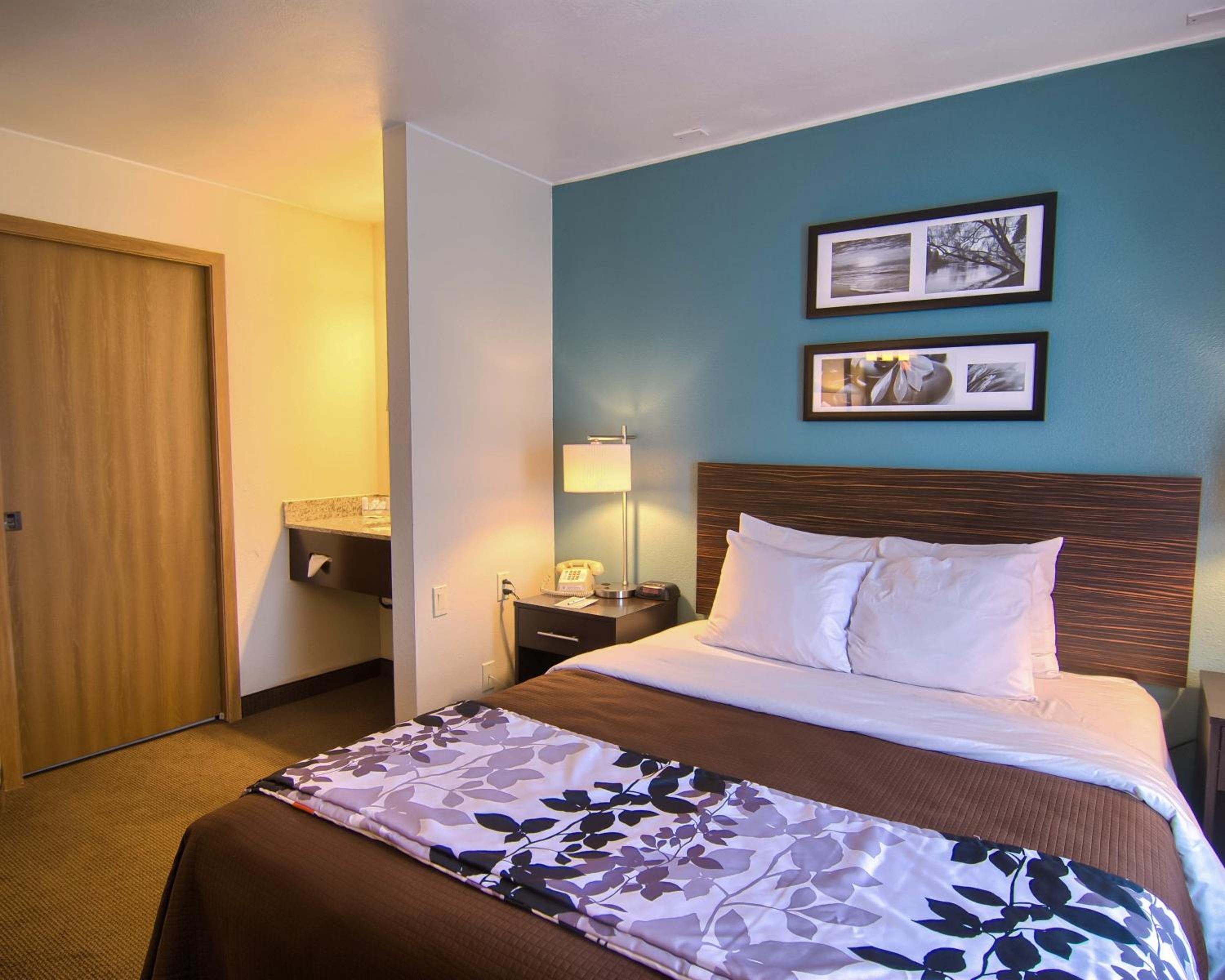 Queen Room - Non-Smoking - Photo 2