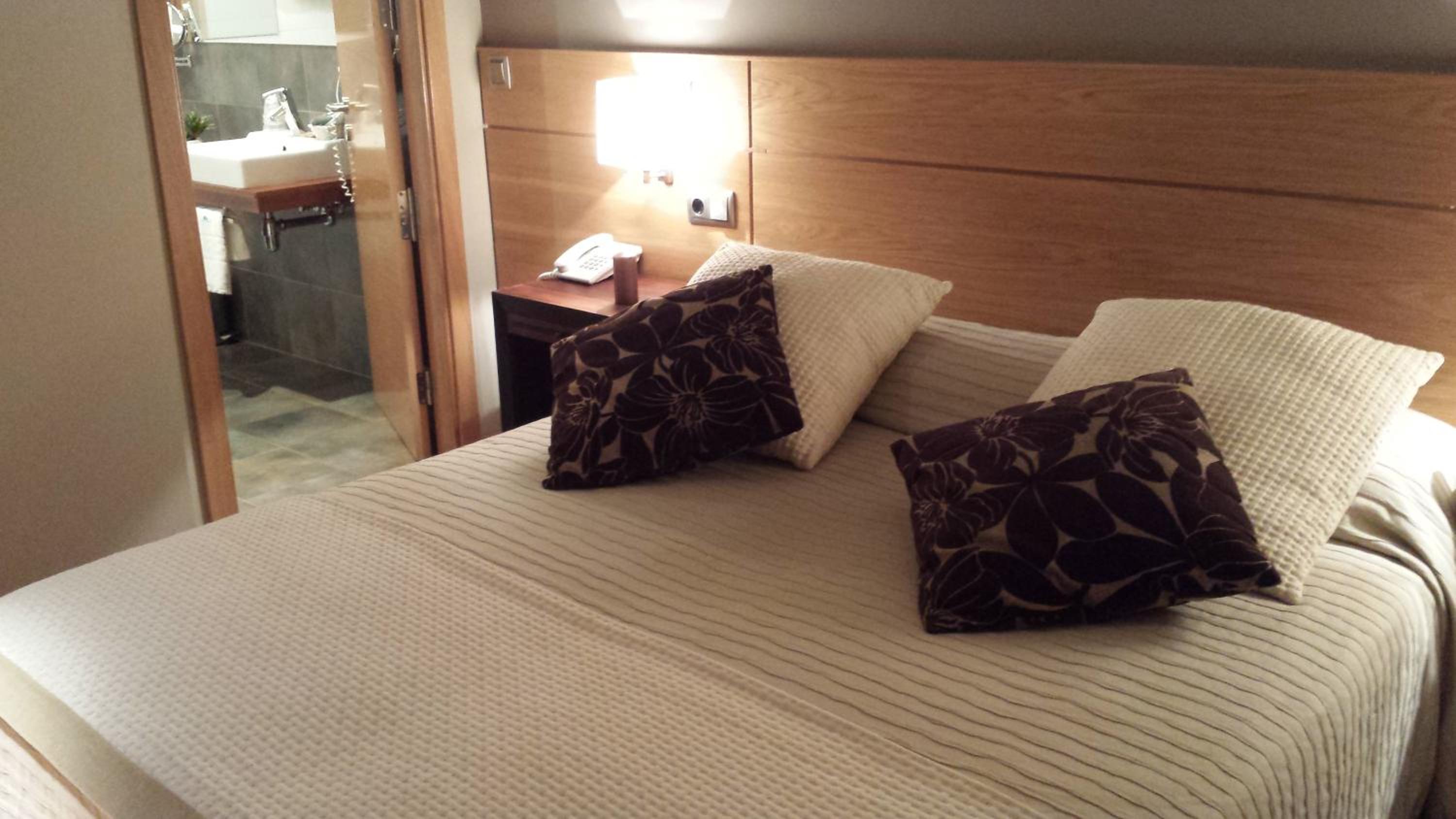 Double or Twin Room - Photo 22