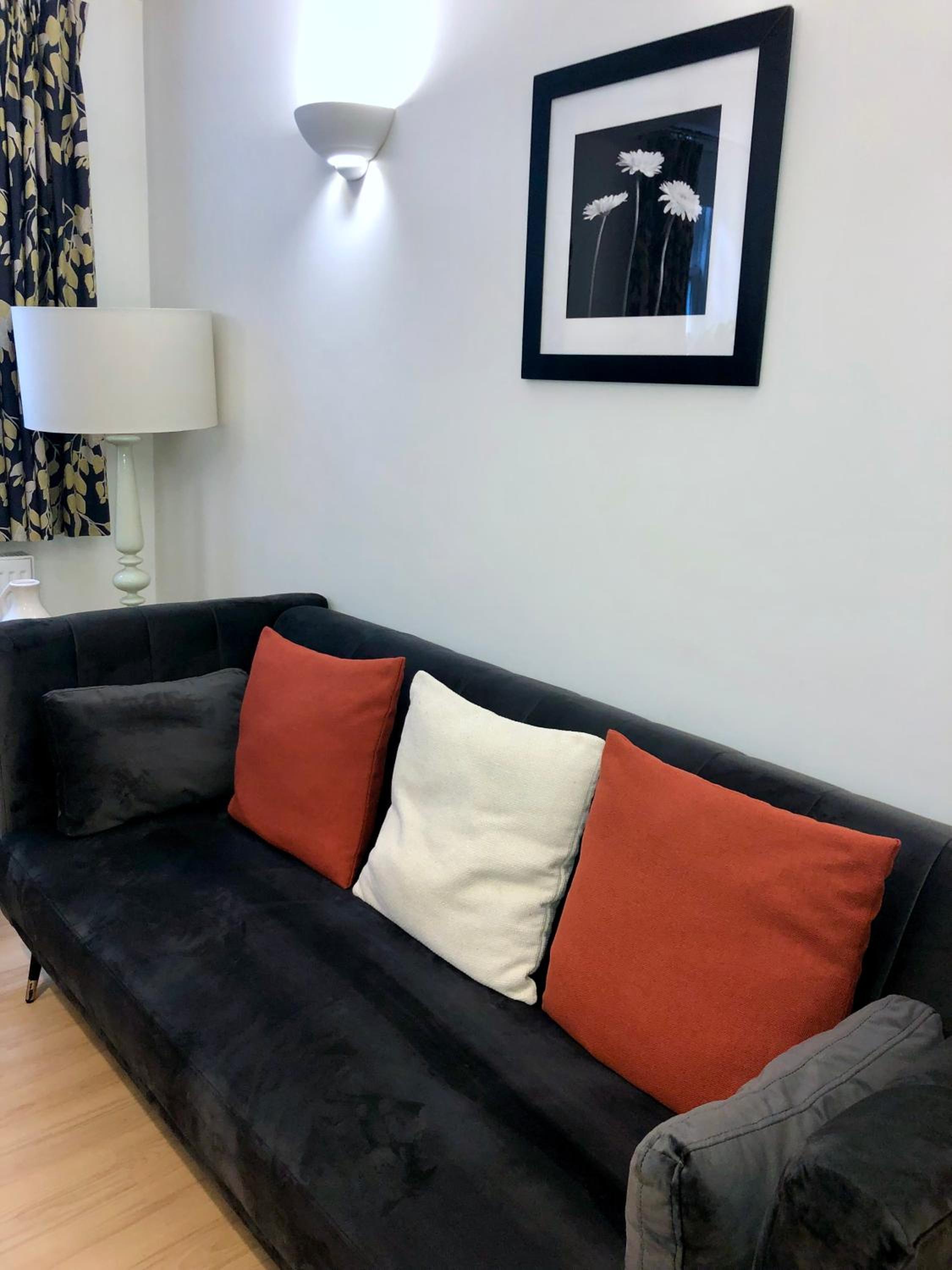 One-Bedroom Apartment - Photo 5