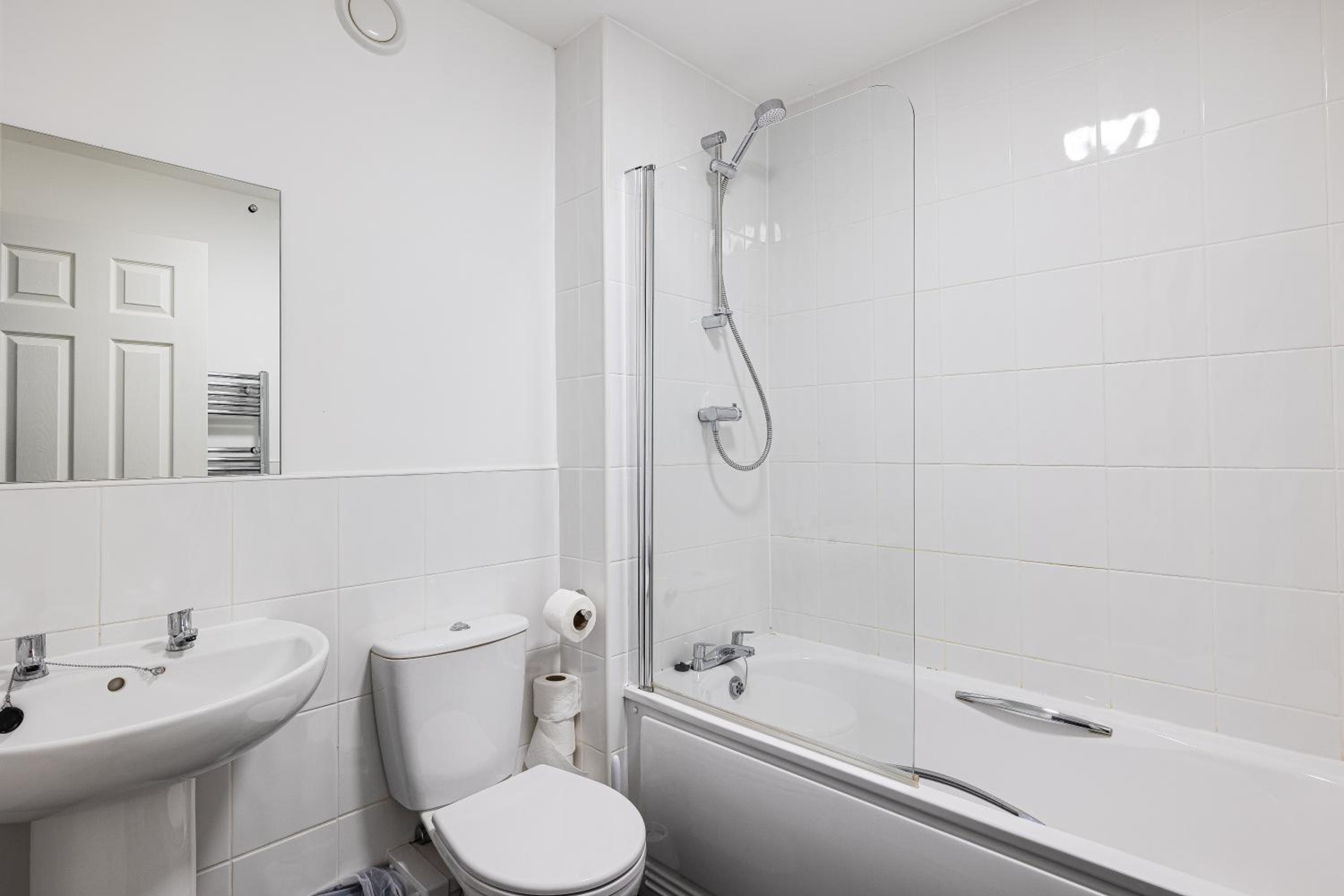 Four-Bedroom House - Photo 24