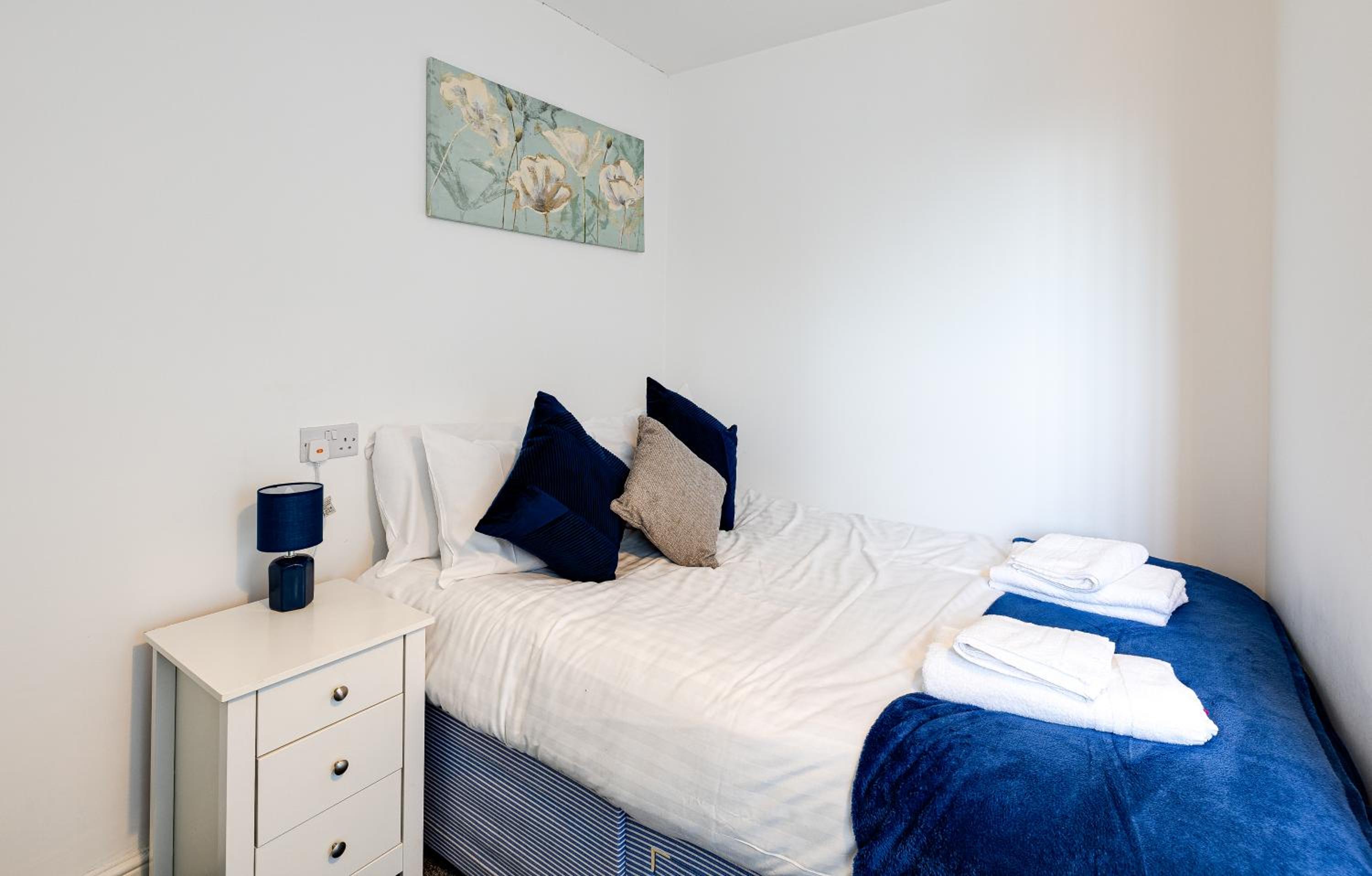 Four-Bedroom House - Photo 6