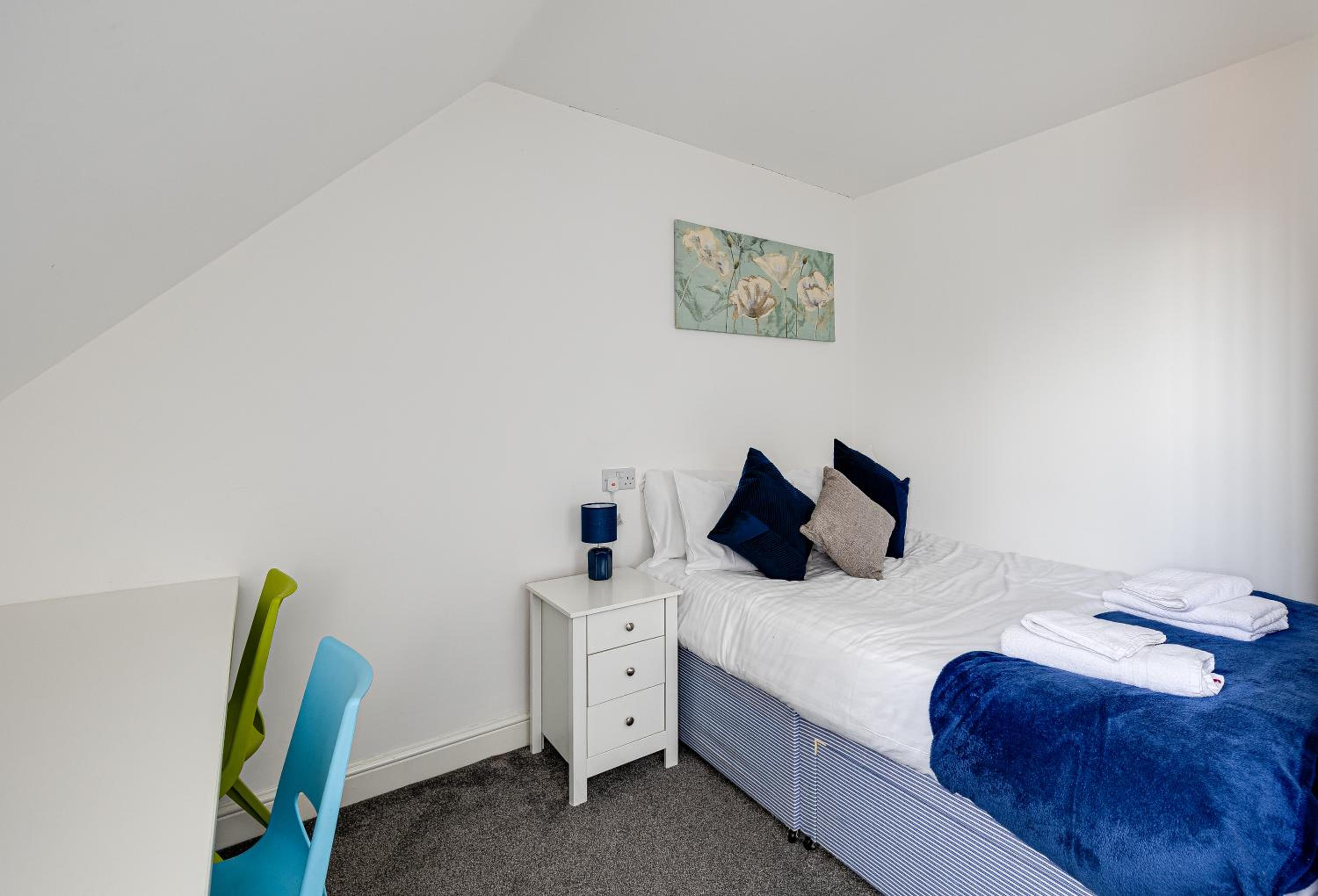 Four-Bedroom House - Photo 20