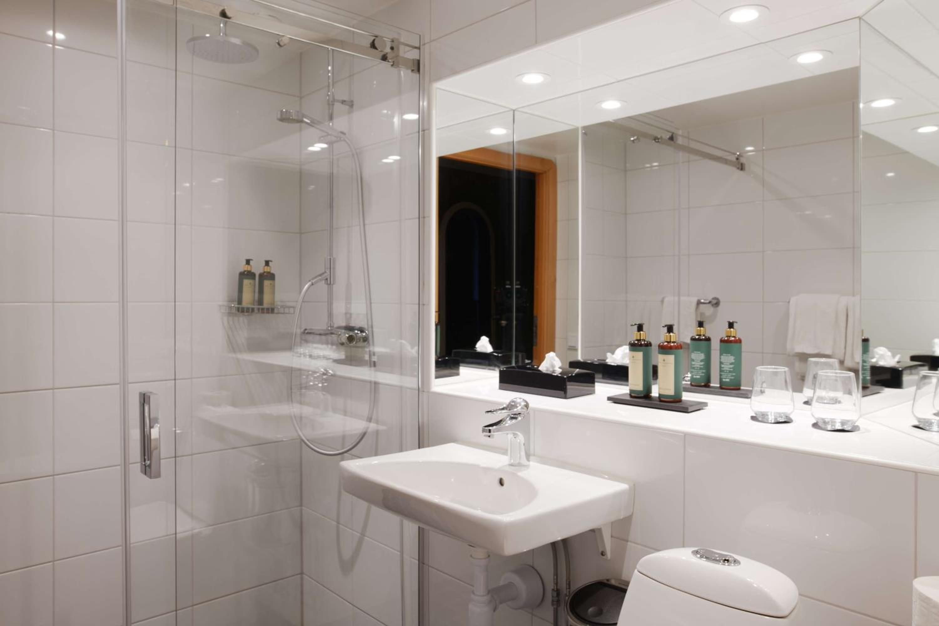 Standard Twin Room - Photo 3