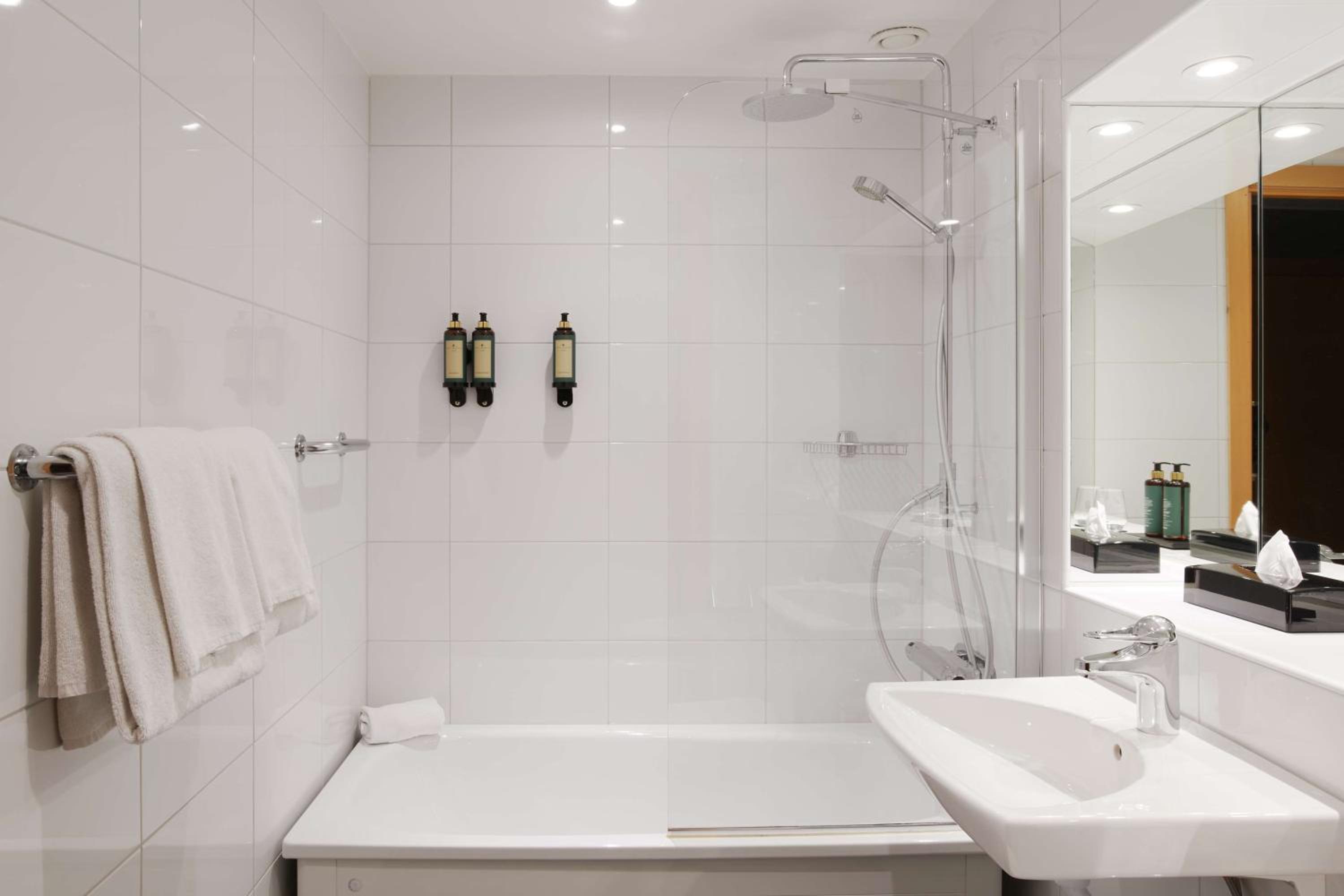 Standard Twin Room - Photo 14