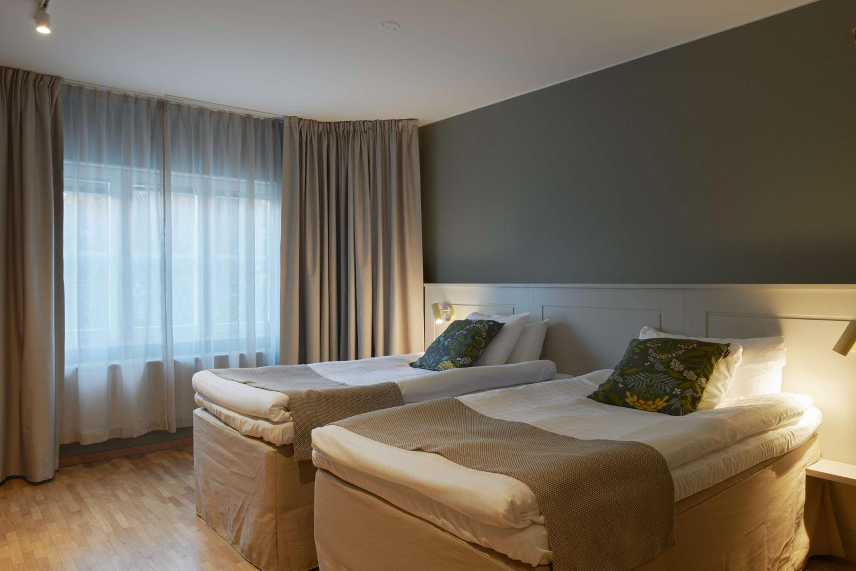Economy Twin Room - Photo 5