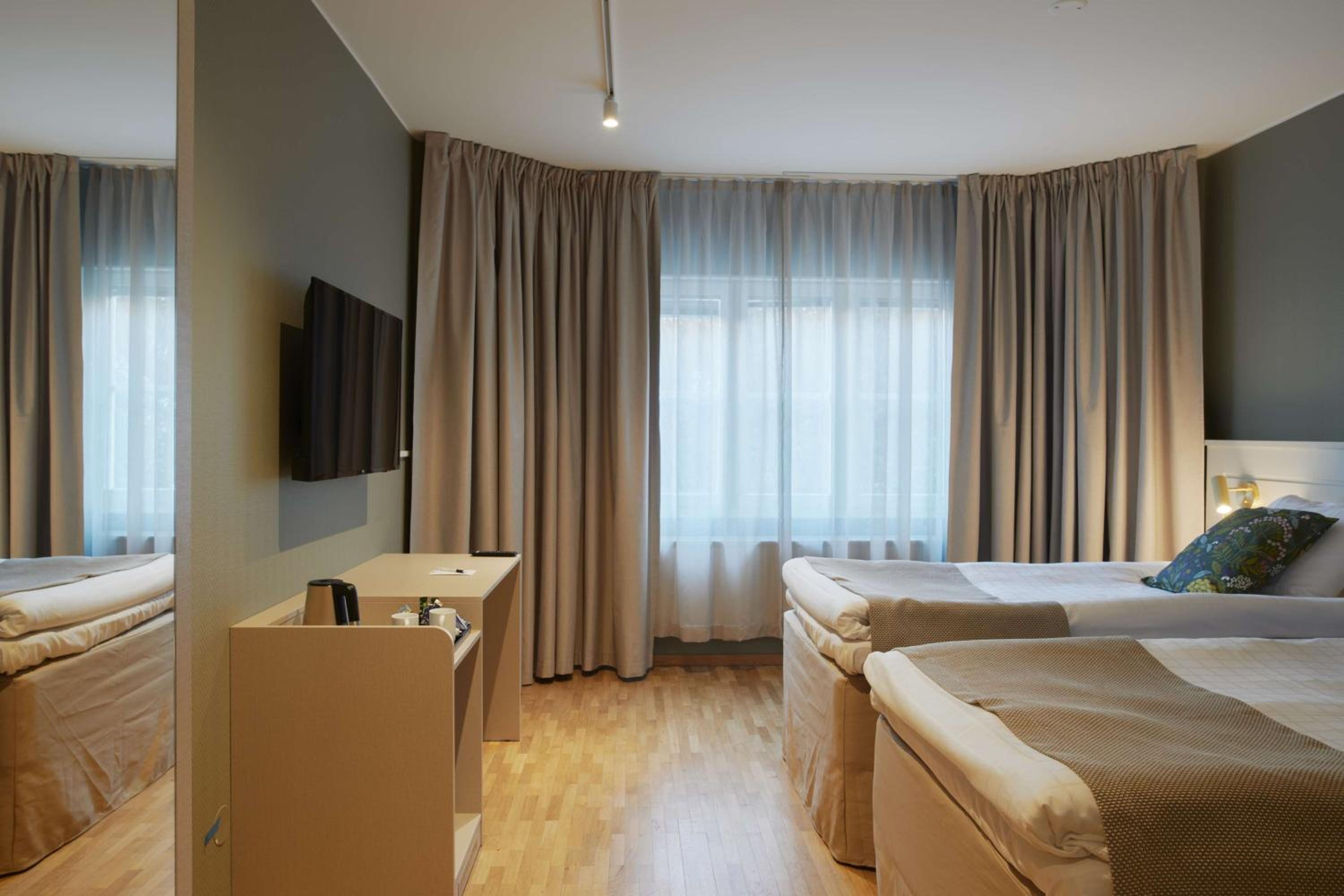 Economy Twin Room - Photo 4