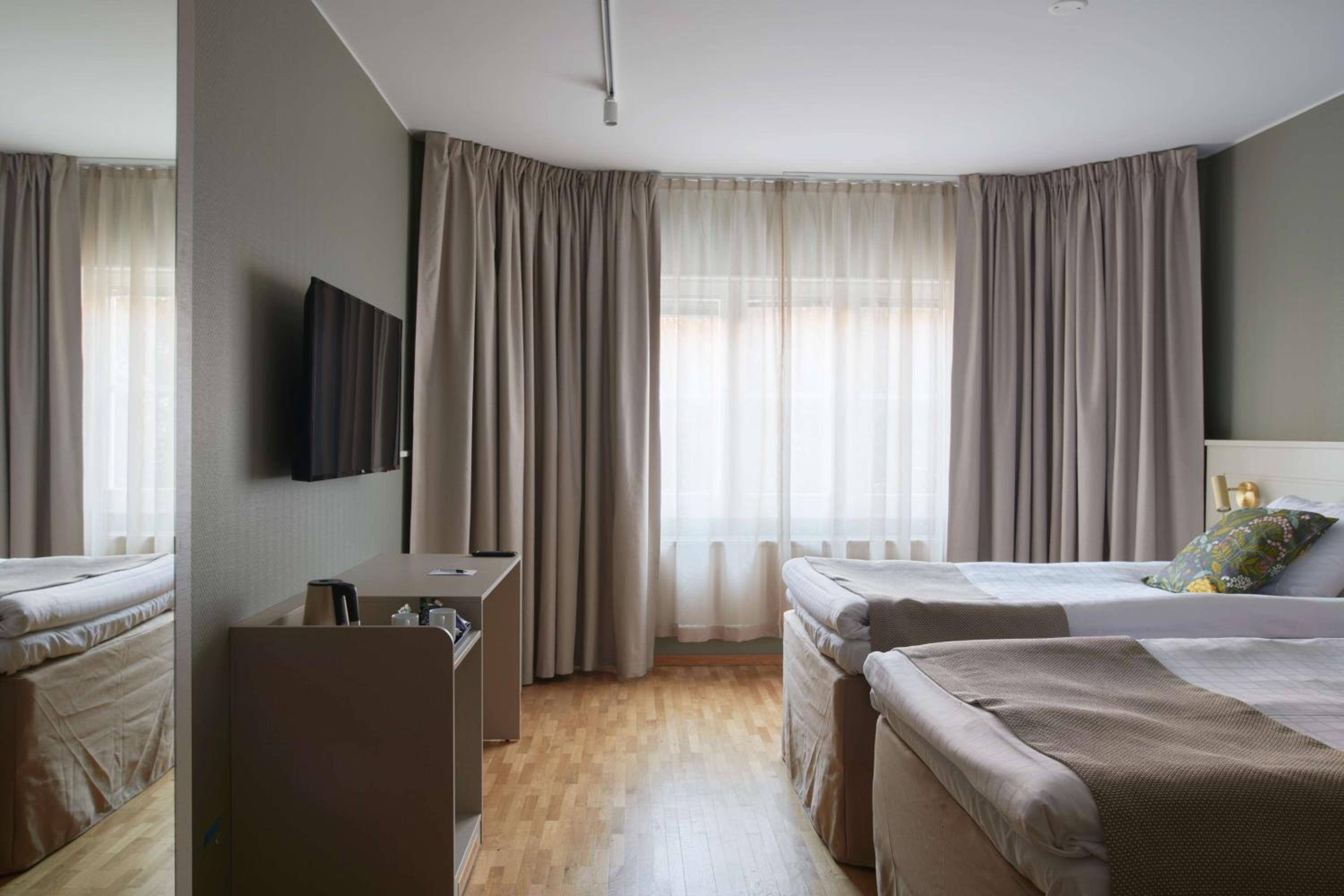 Economy Twin Room - Photo 6