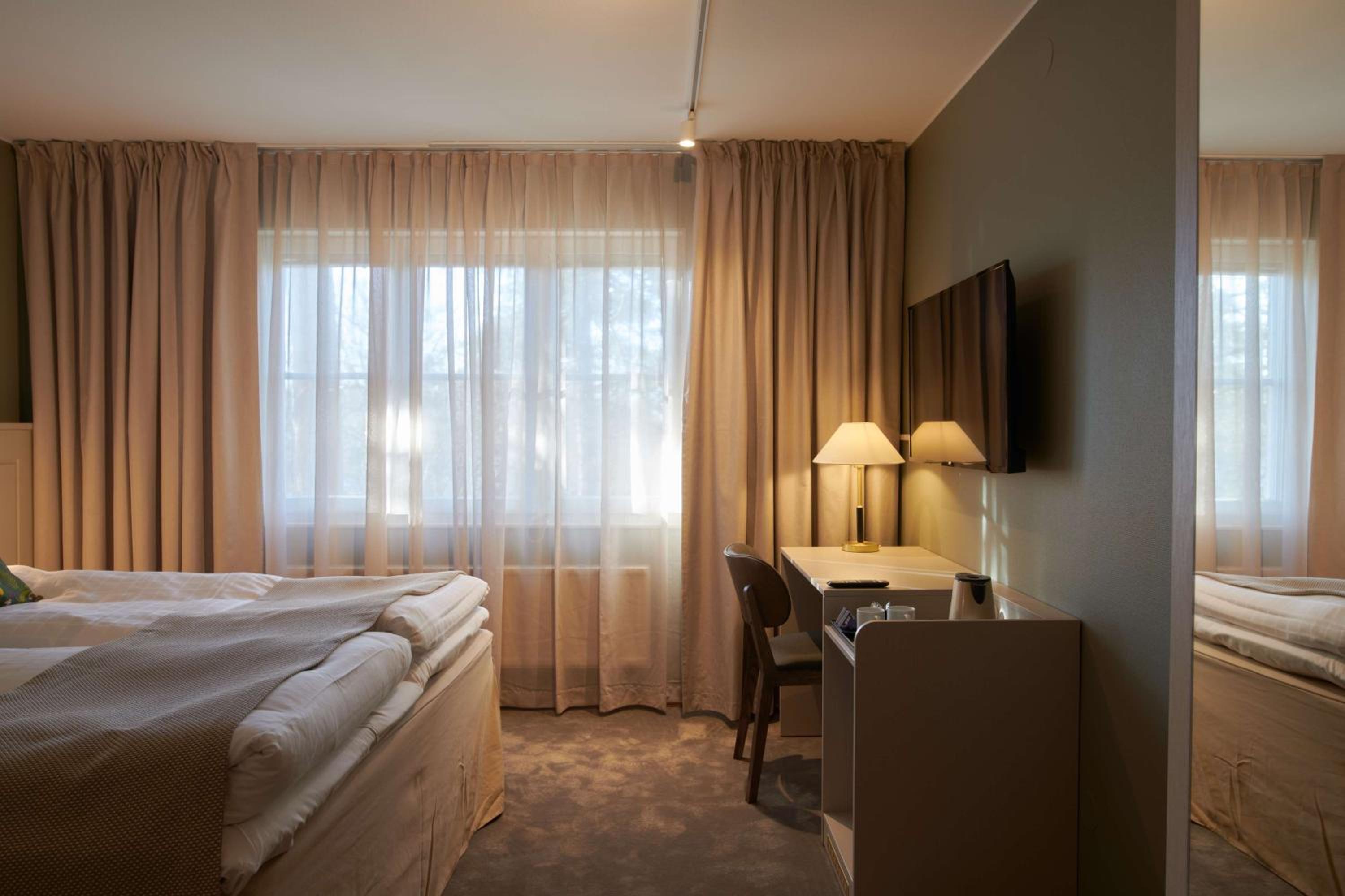 Standard Queen Room - Photo 15