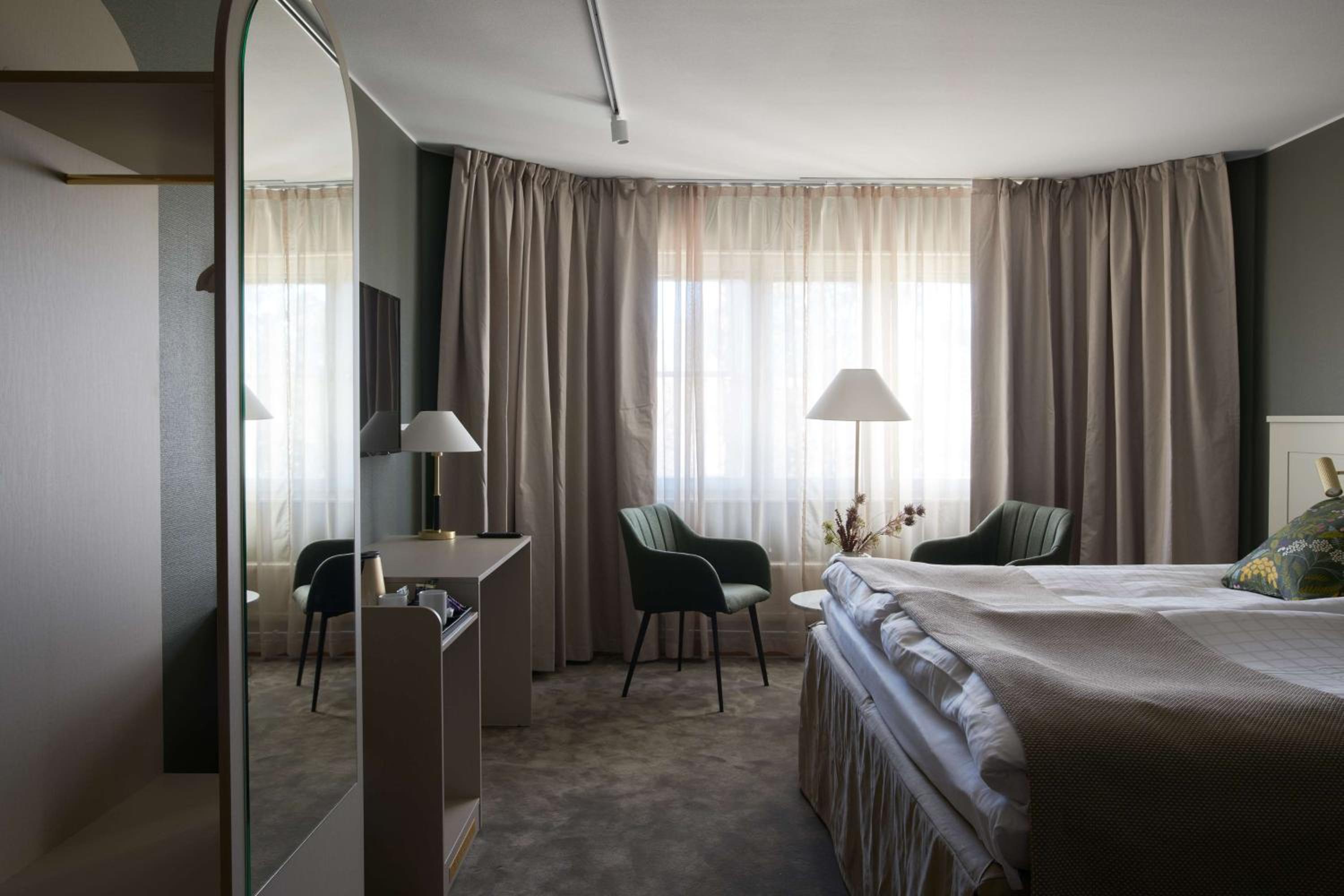 Standard King Room - Photo 4