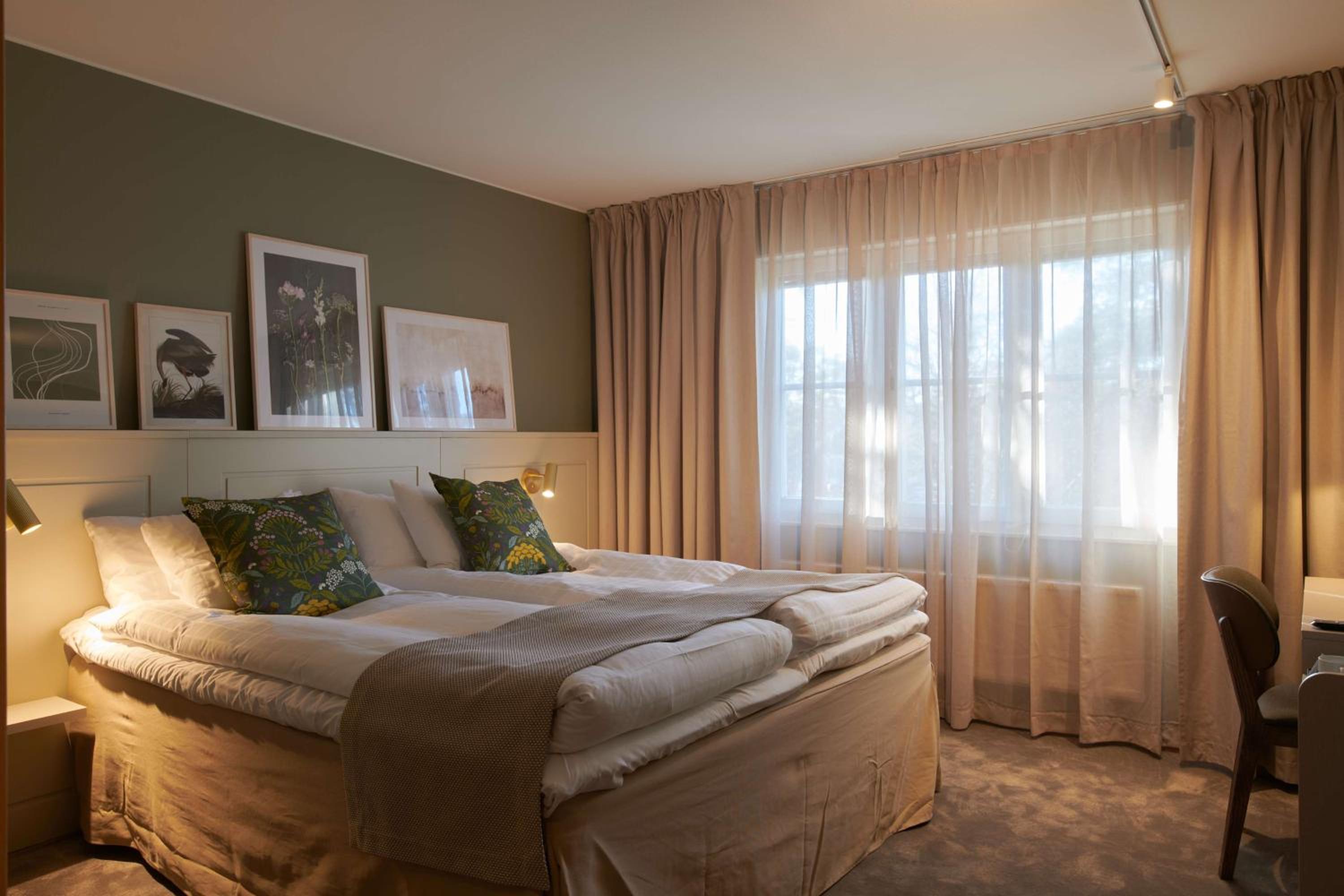 Standard Queen Room - Photo 16