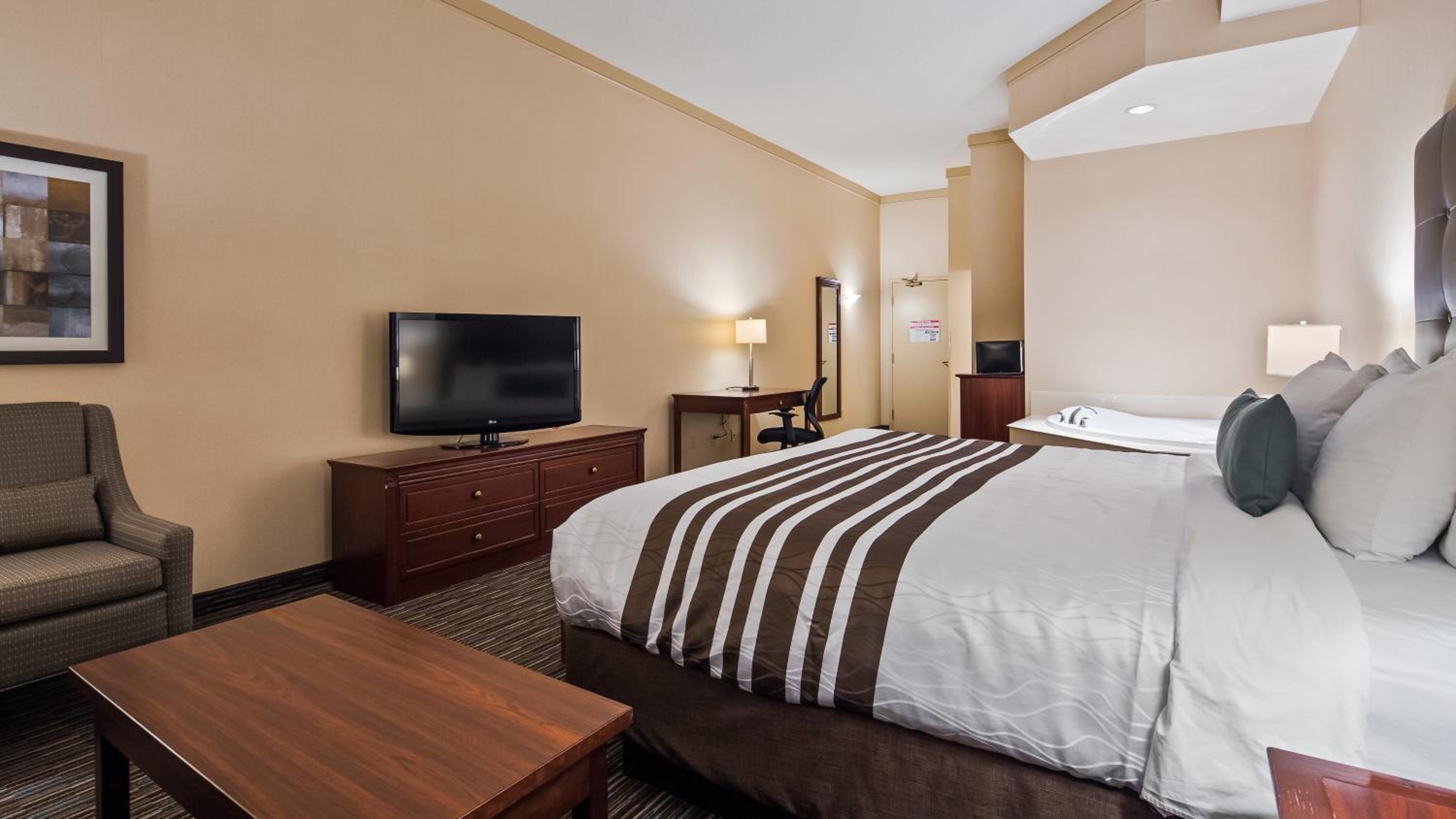 King Room with Whirlpool - Photo 8