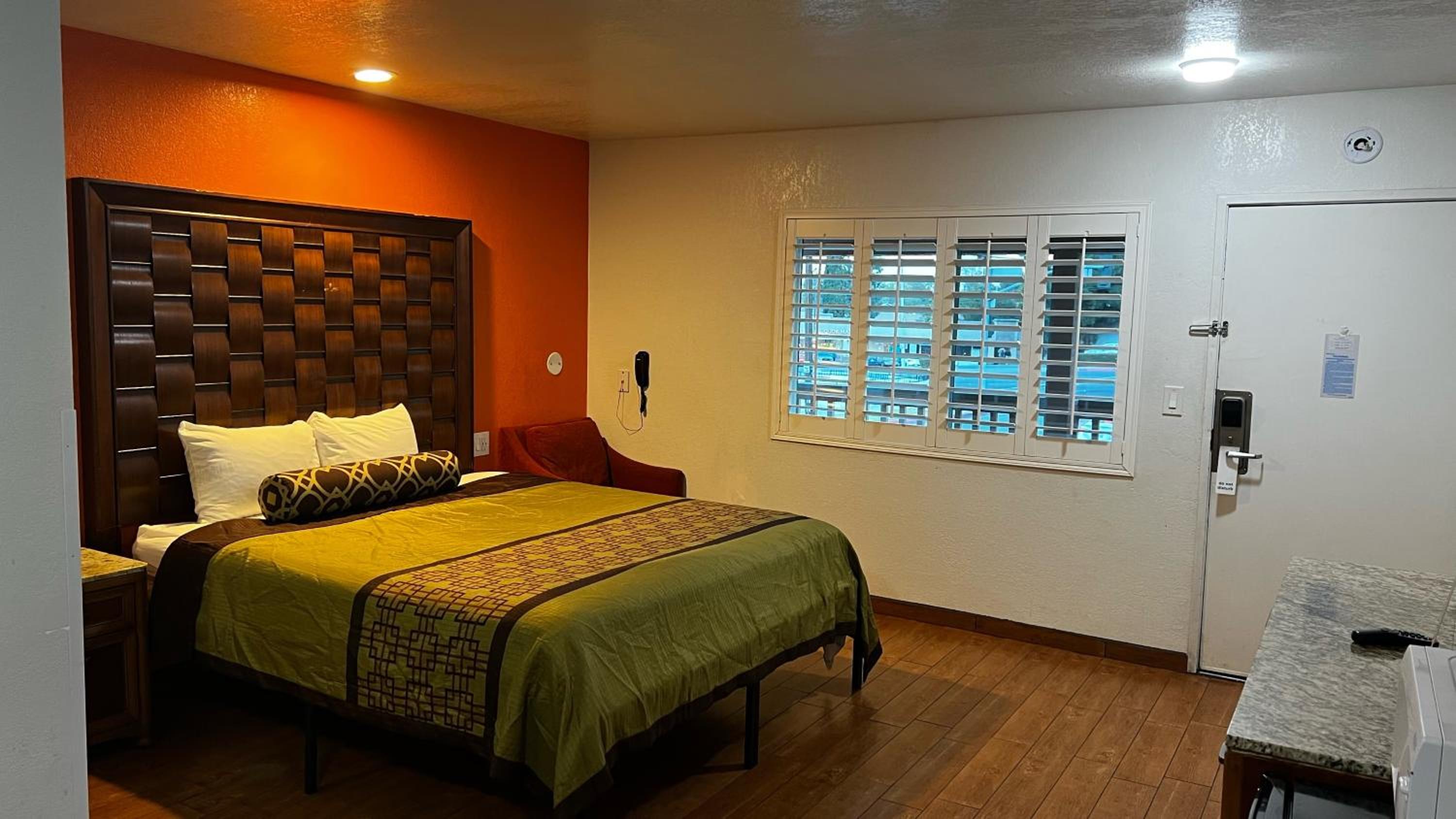 Deluxe King Room photo 1