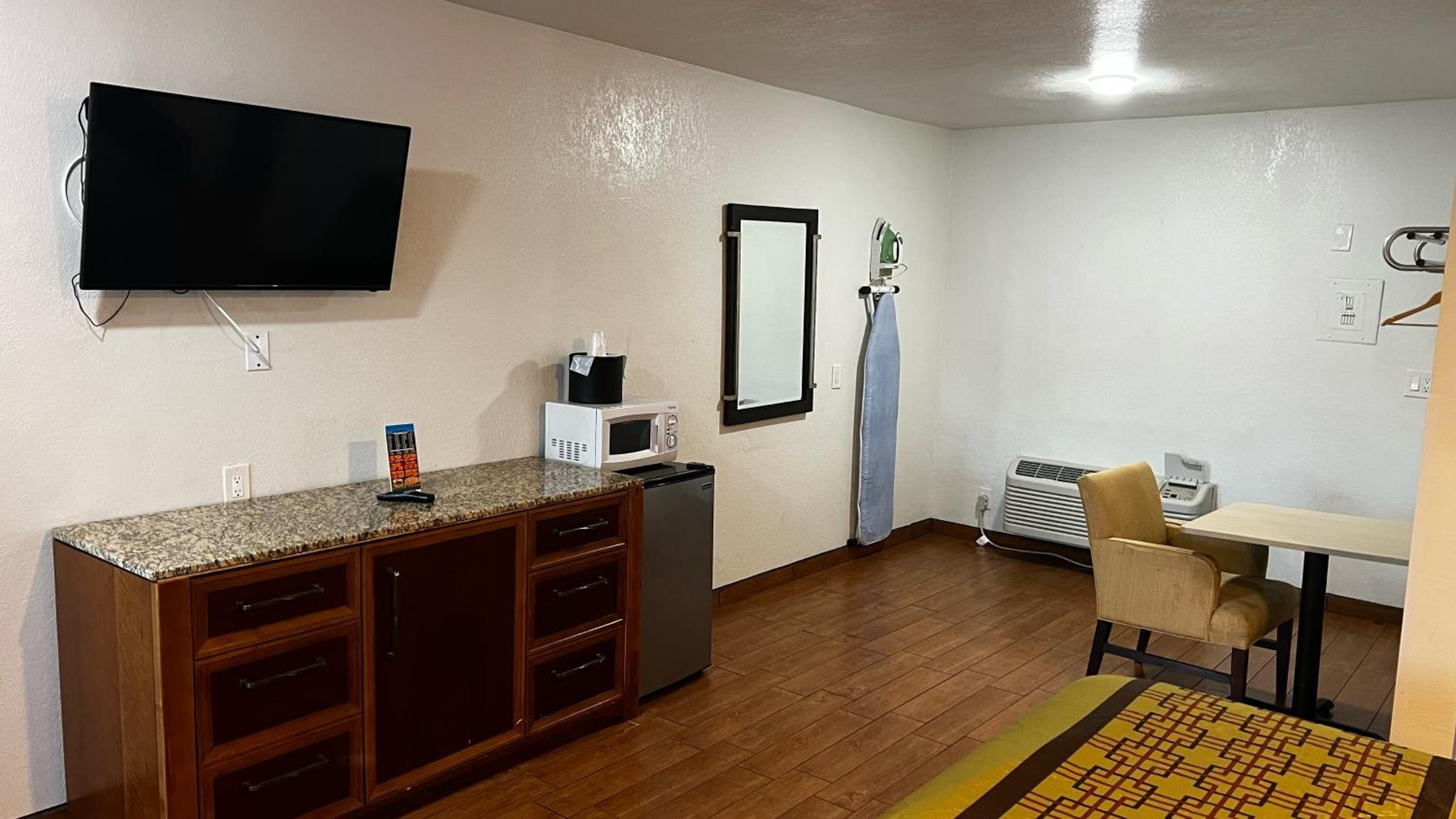 Deluxe King Room photo 3