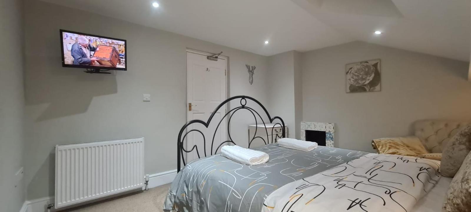 Three-Bedroom Apartment - Photo 6