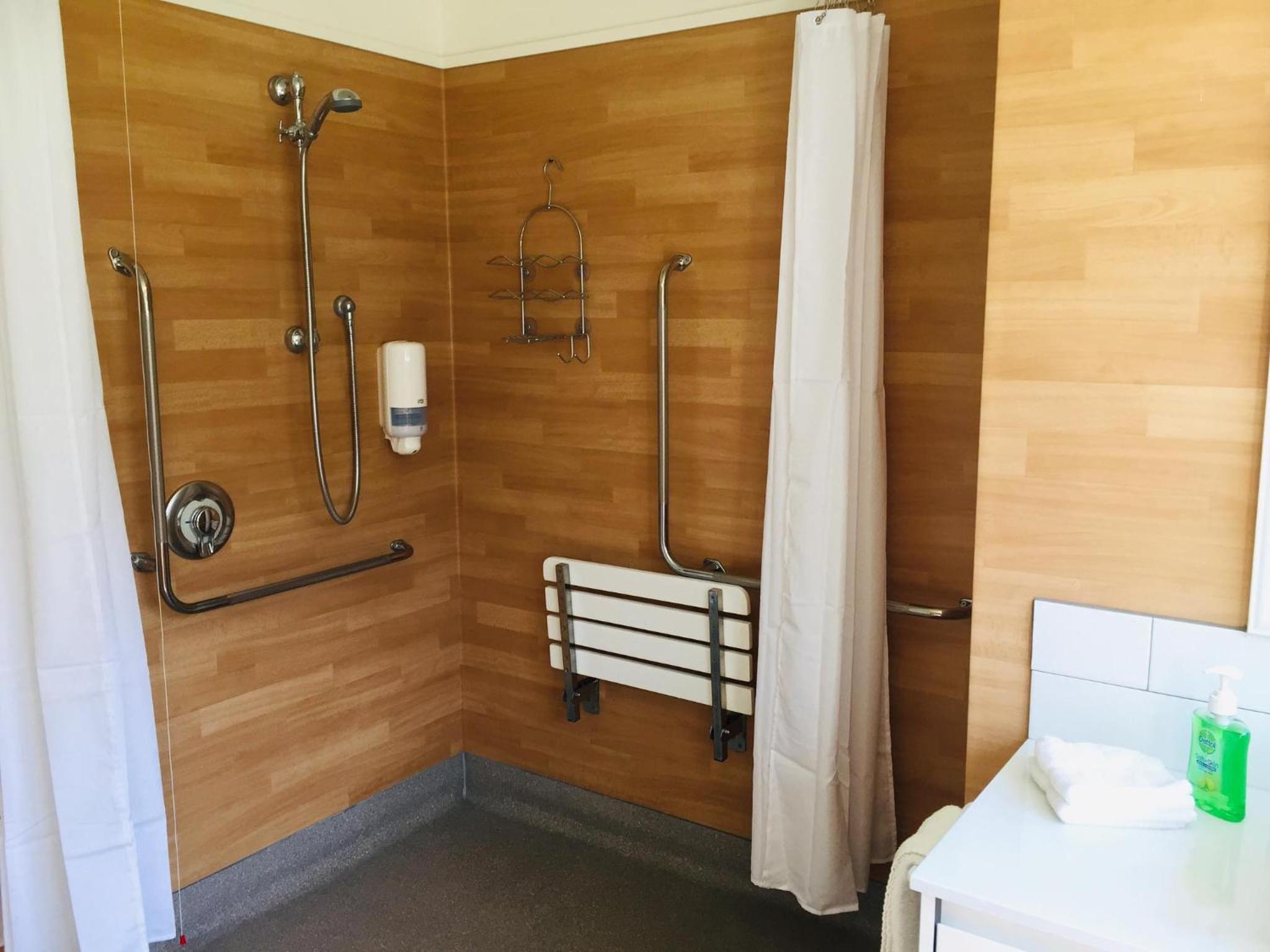 Standard Queen Room - Photo 6