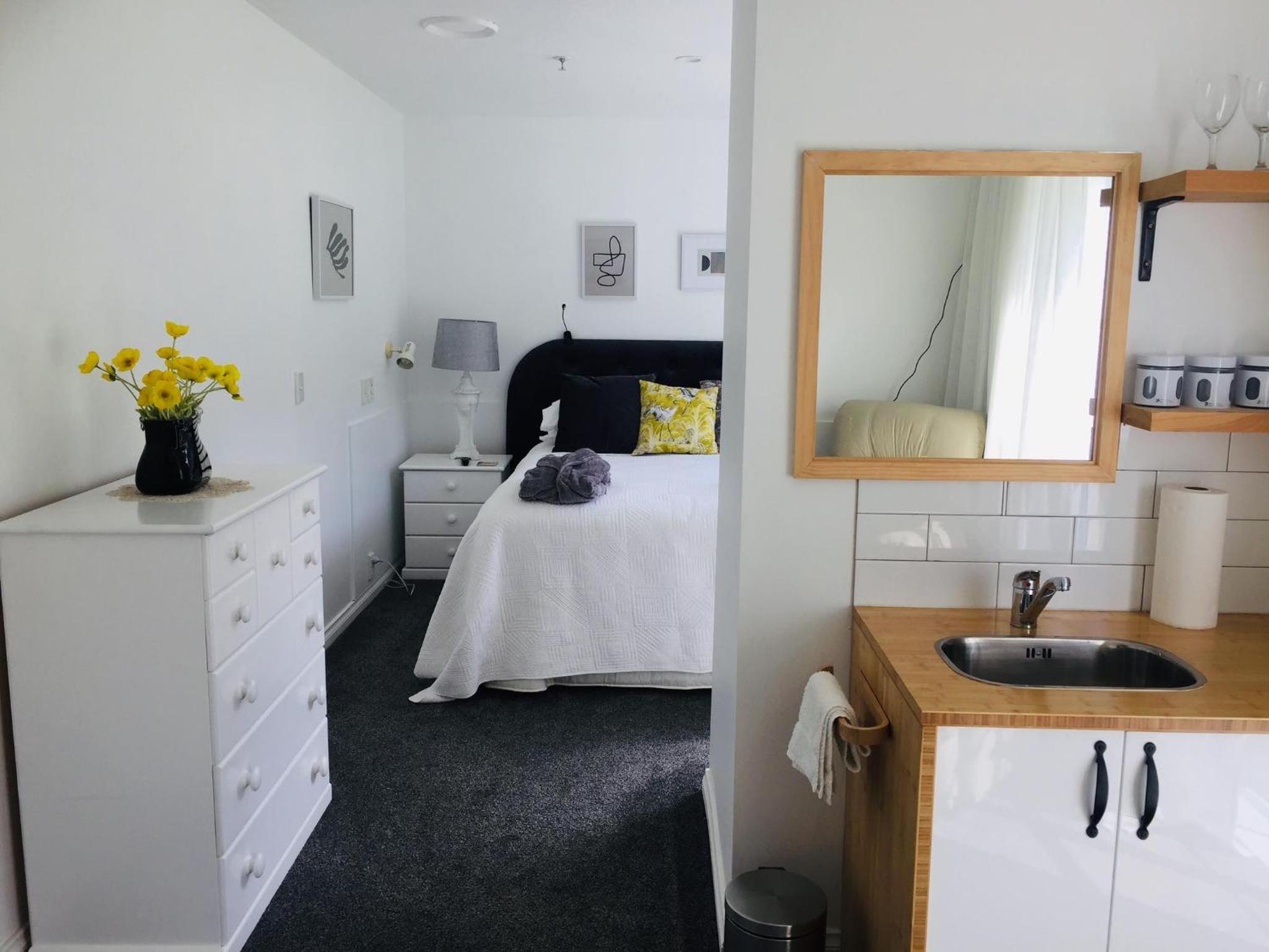 Standard Queen Room - Photo 2