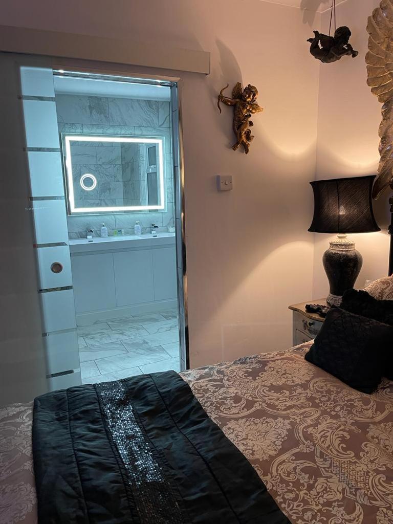 Deluxe Double Room with Shower photo 3