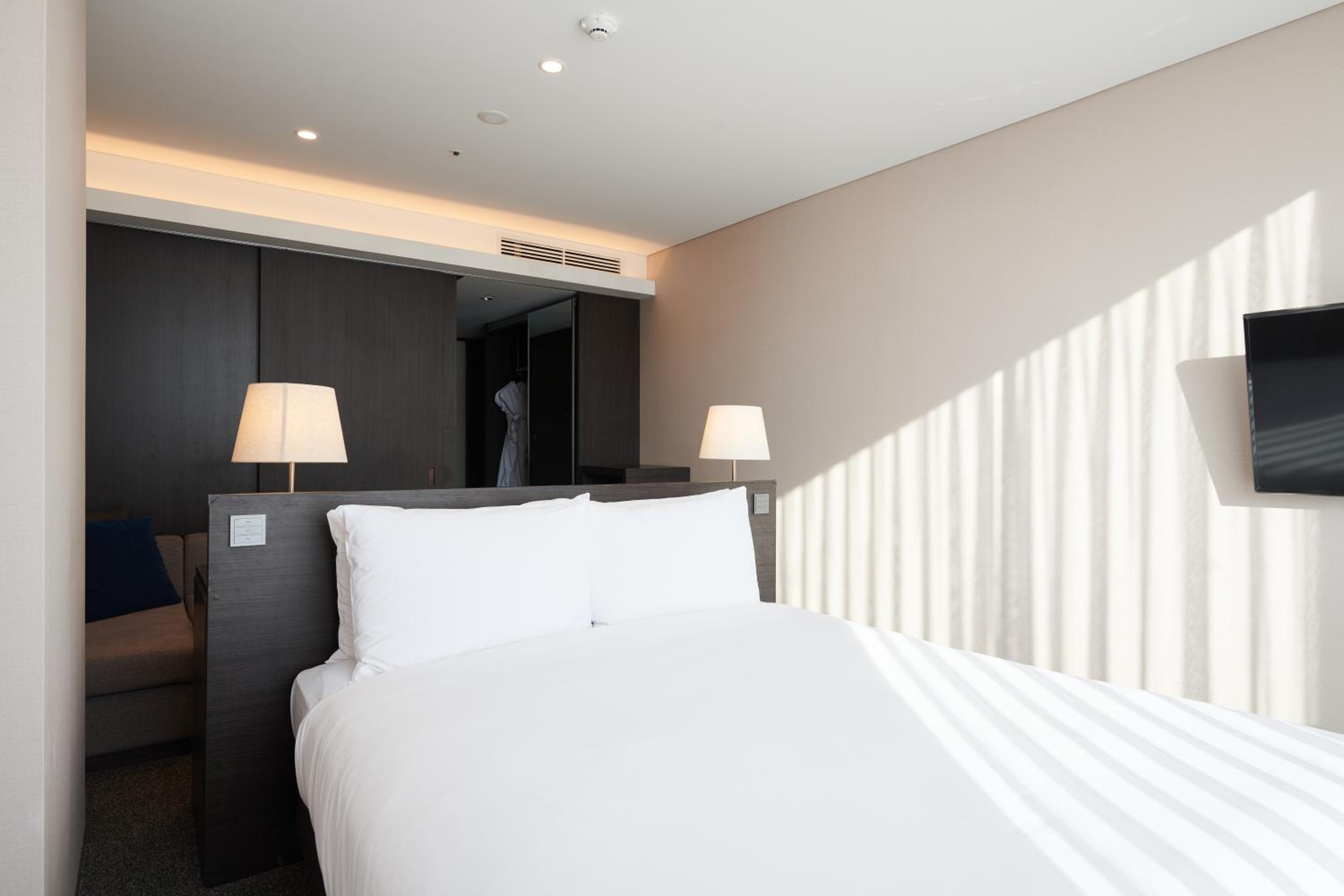 Sky Double Room with Namsan Mountain View