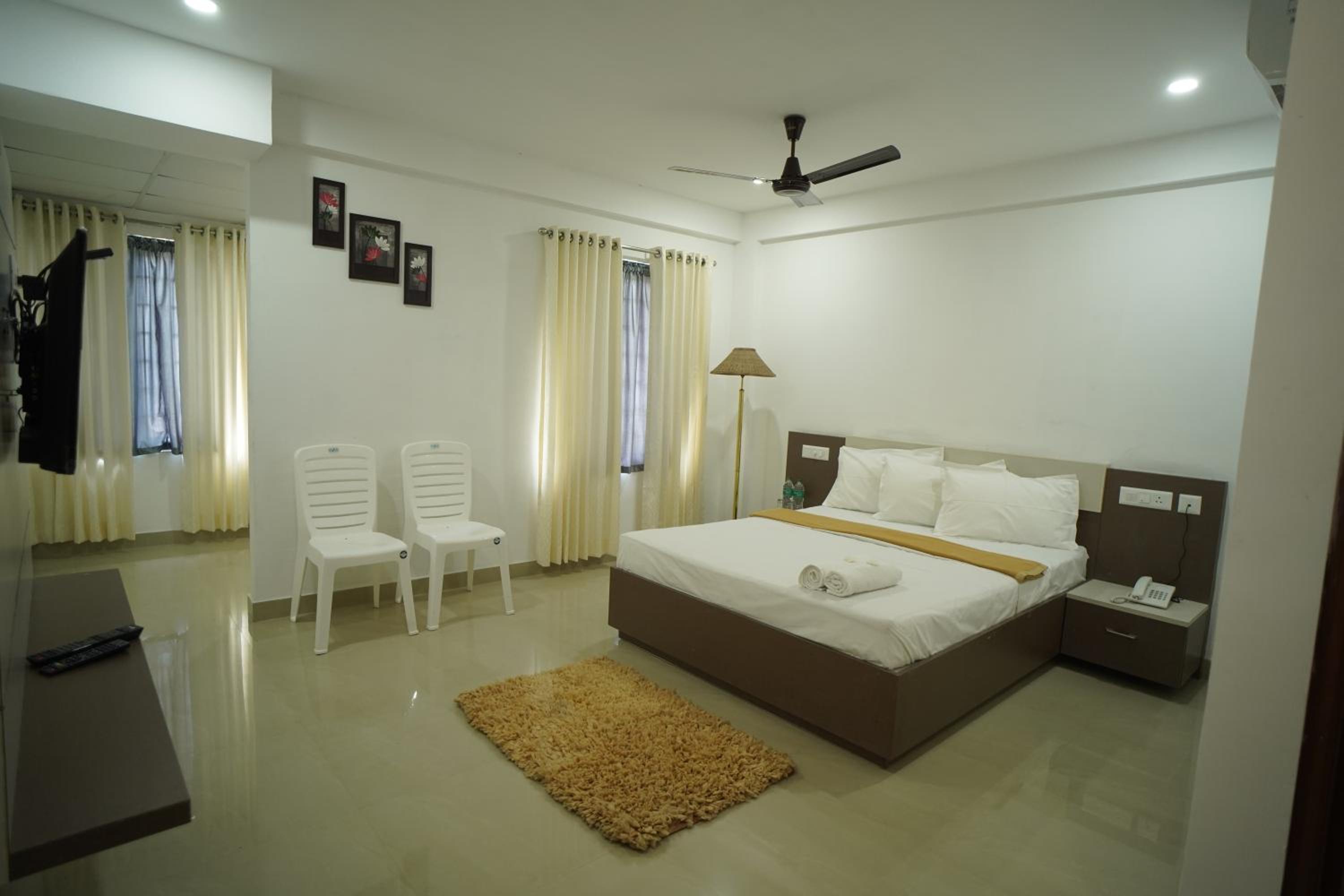 Standard Double Room with Fan - Photo 3