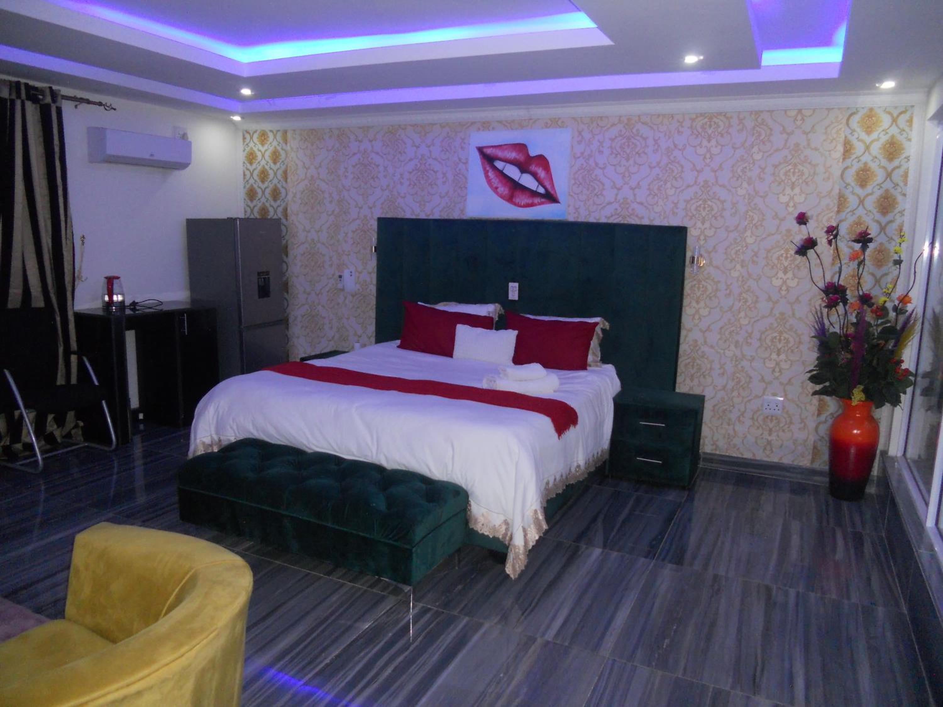 Deluxe King Suite