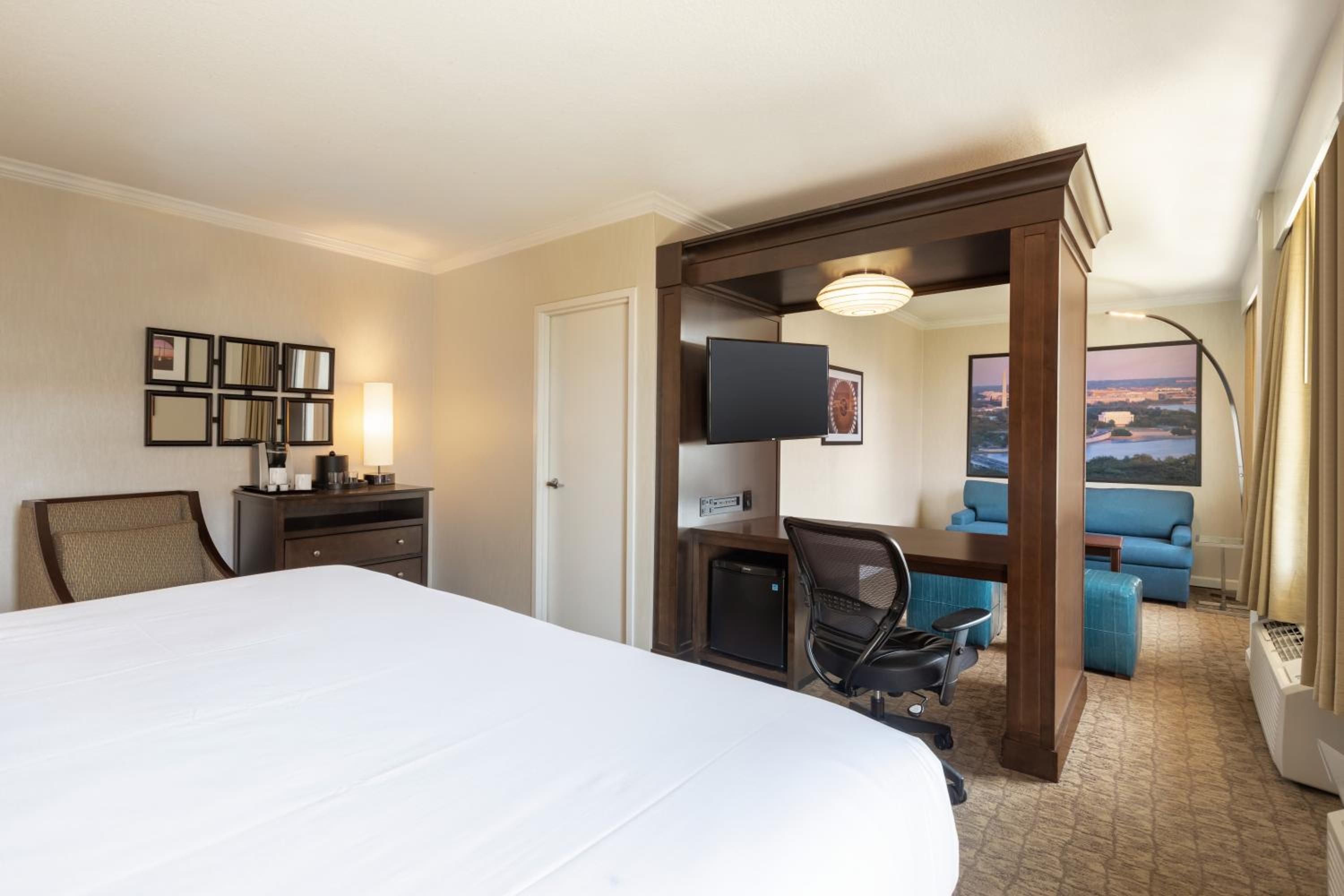 Junior King Suite - Photo 5