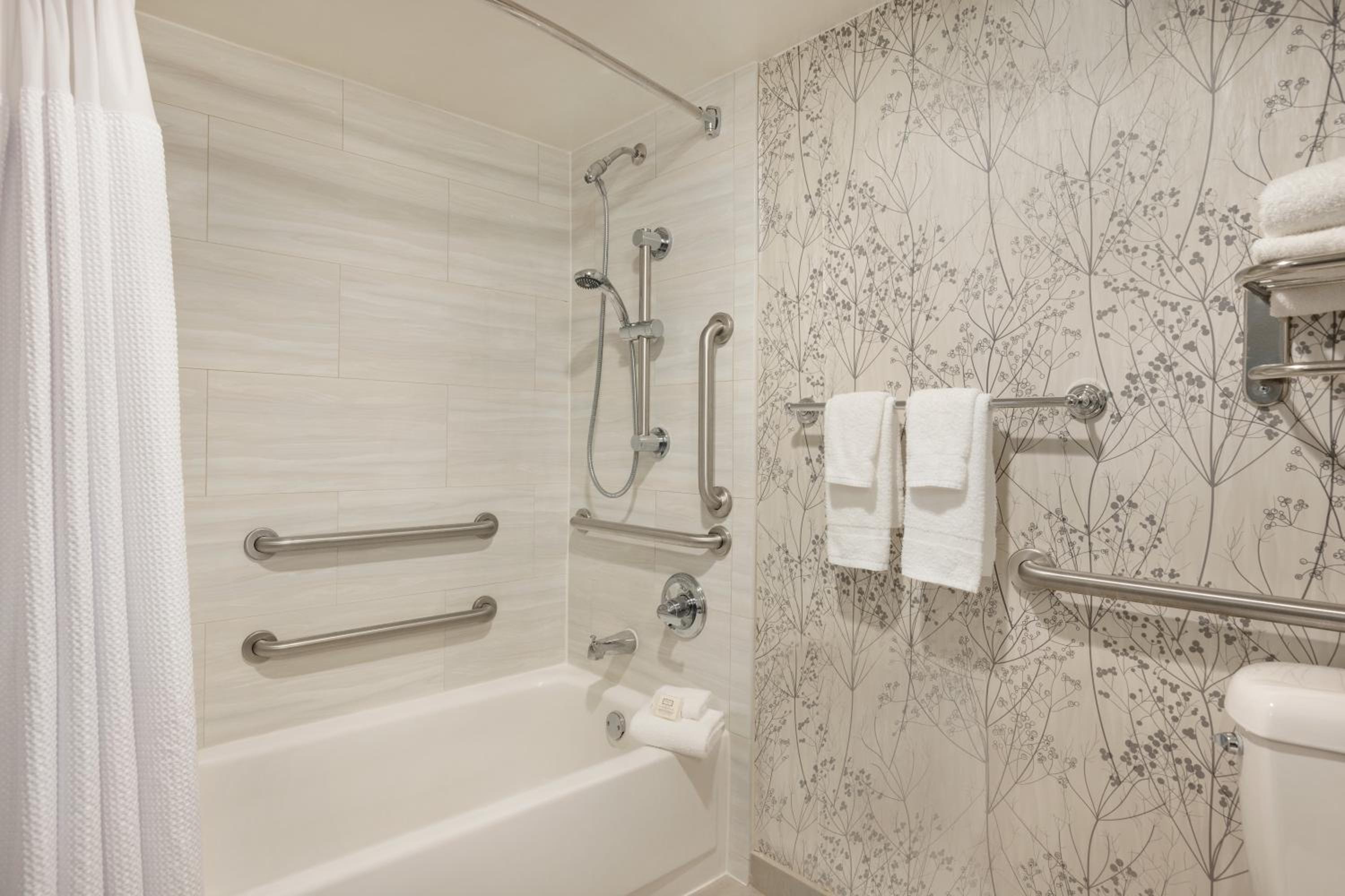 Double Room - Disability Access Tub - Photo 3