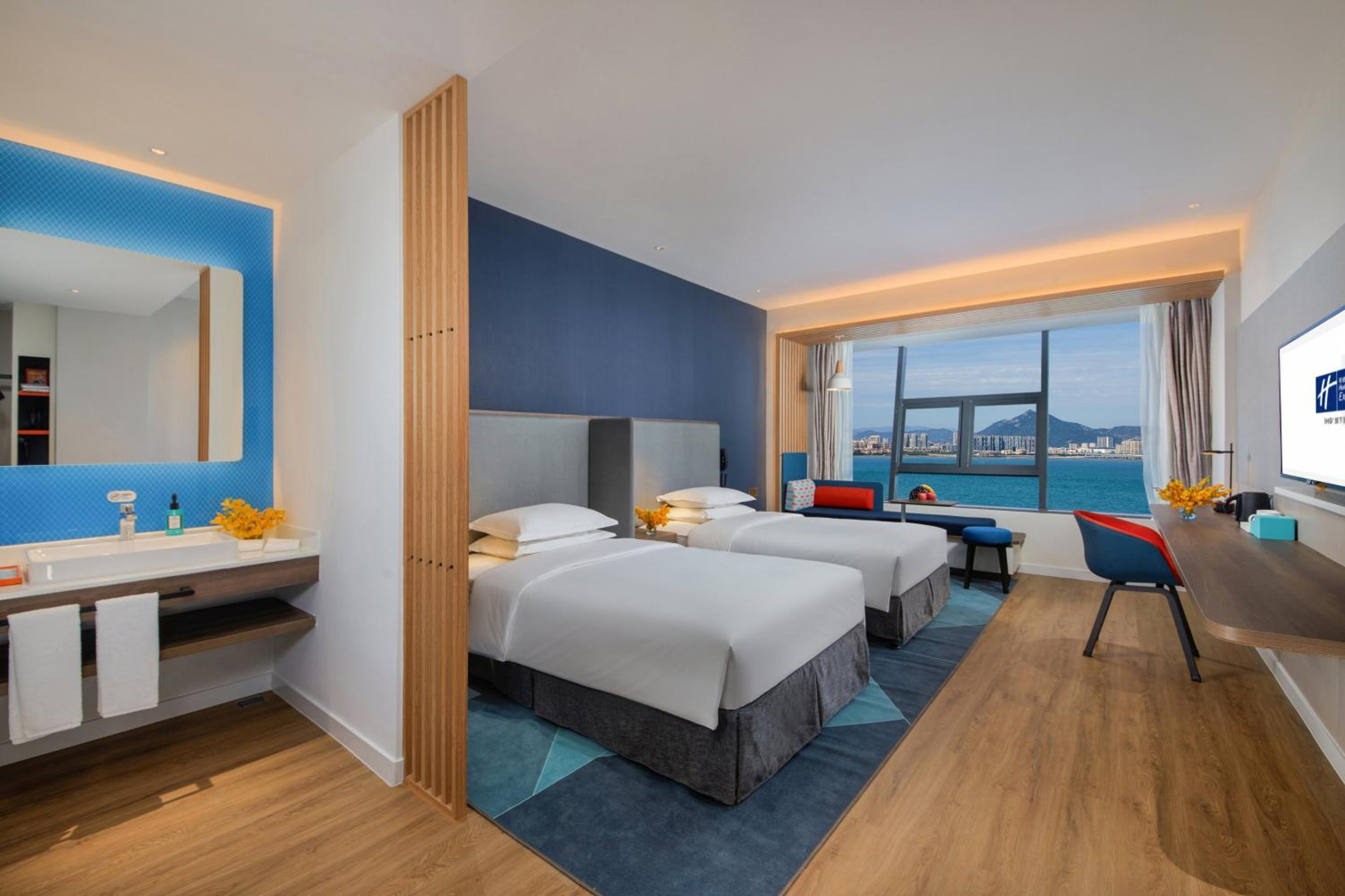 Superior Twin Room with Sea View - Photo 3
